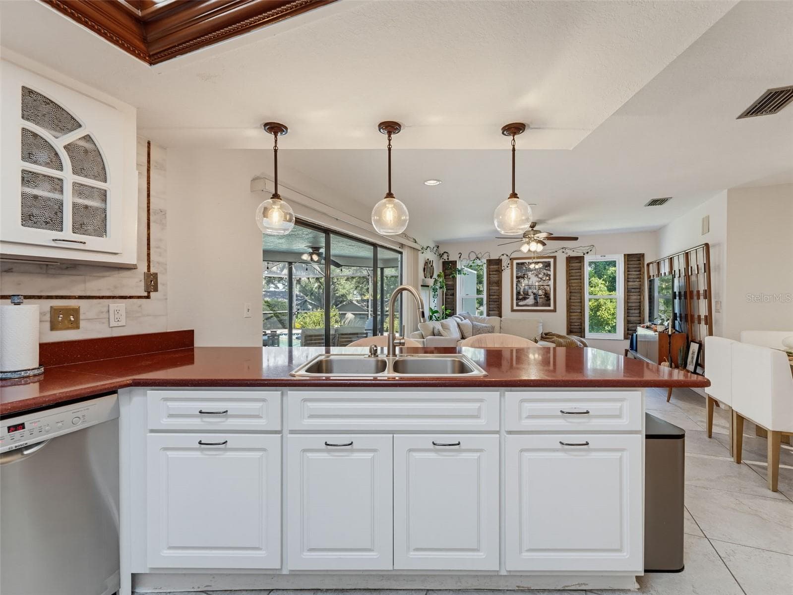 Kitchen/Breakfast Bar - 3 SUMMIT LN, SAFETY HARBOR