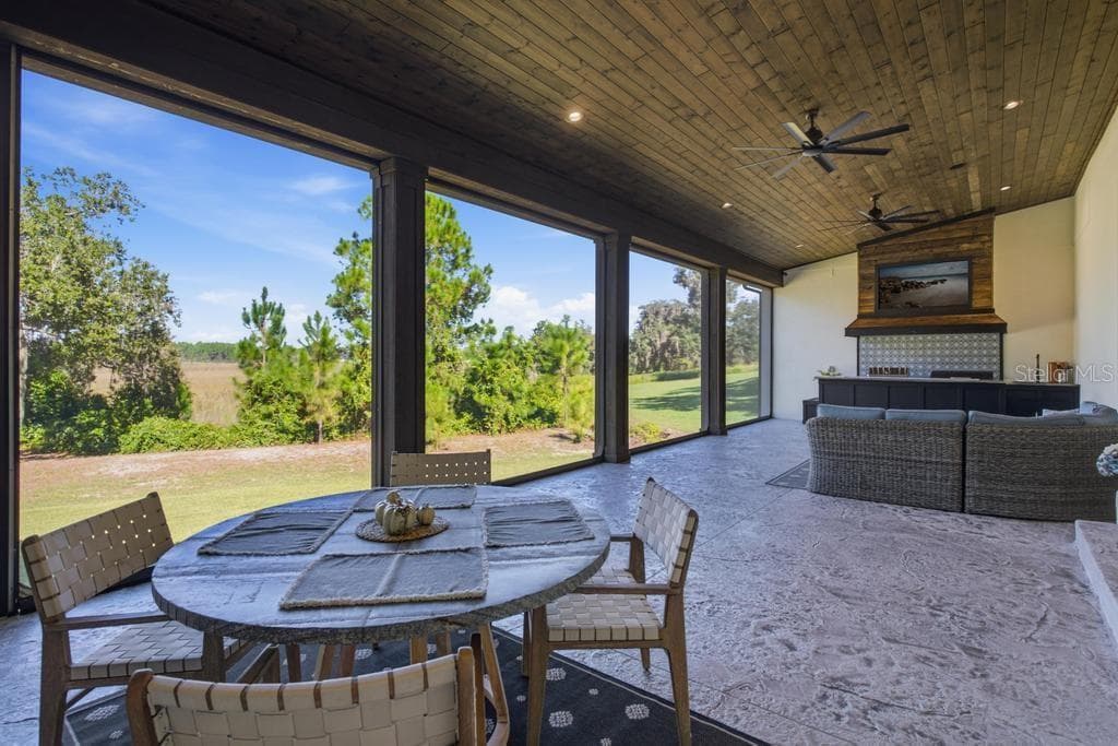 Oversized Lanai with REMOTE CONTROLLED SCREENS... love it! - 467 LONG AND WINDING RD, HOWEY IN THE HILLS