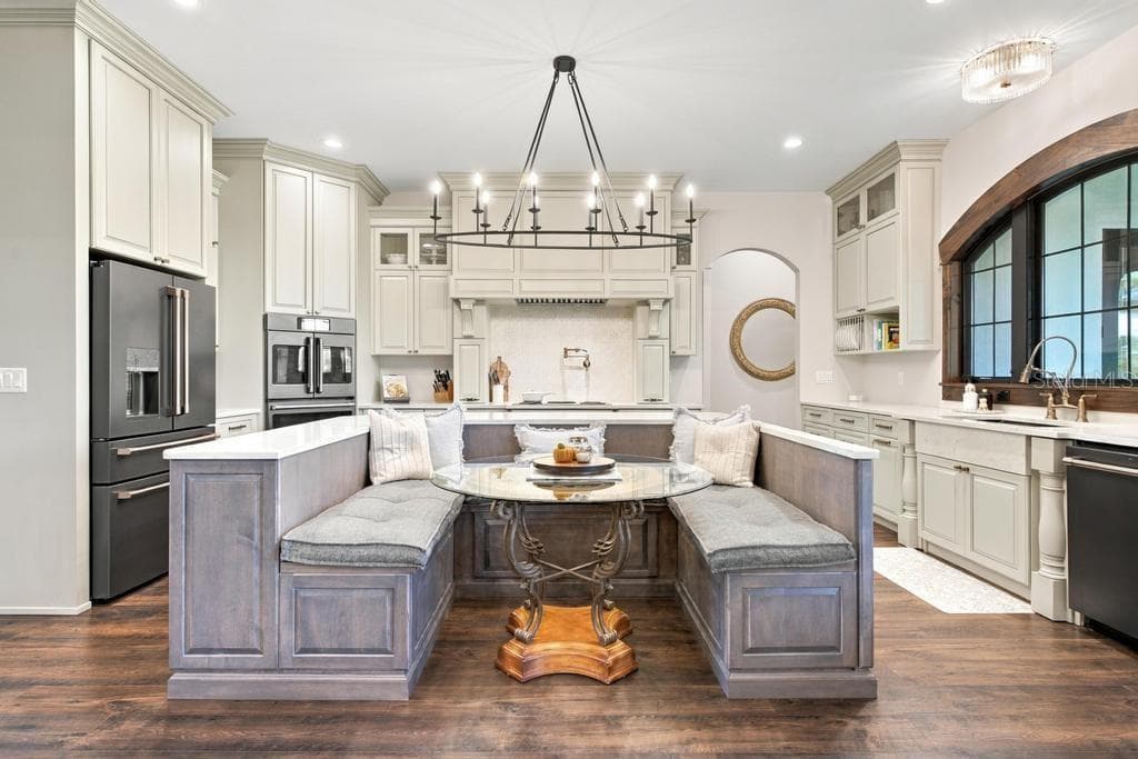 Floor to ceiling cabinets and love the lighting! - 467 LONG AND WINDING RD, HOWEY IN THE HILLS
