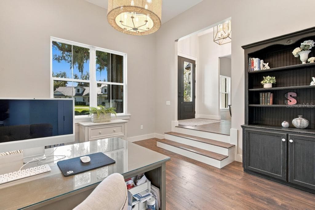 Working from home is a pleasure in this office/den - 467 LONG AND WINDING RD, HOWEY IN THE HILLS