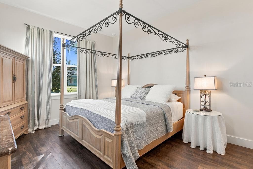 Second "en-suite" for your guest - 467 LONG AND WINDING RD, HOWEY IN THE HILLS