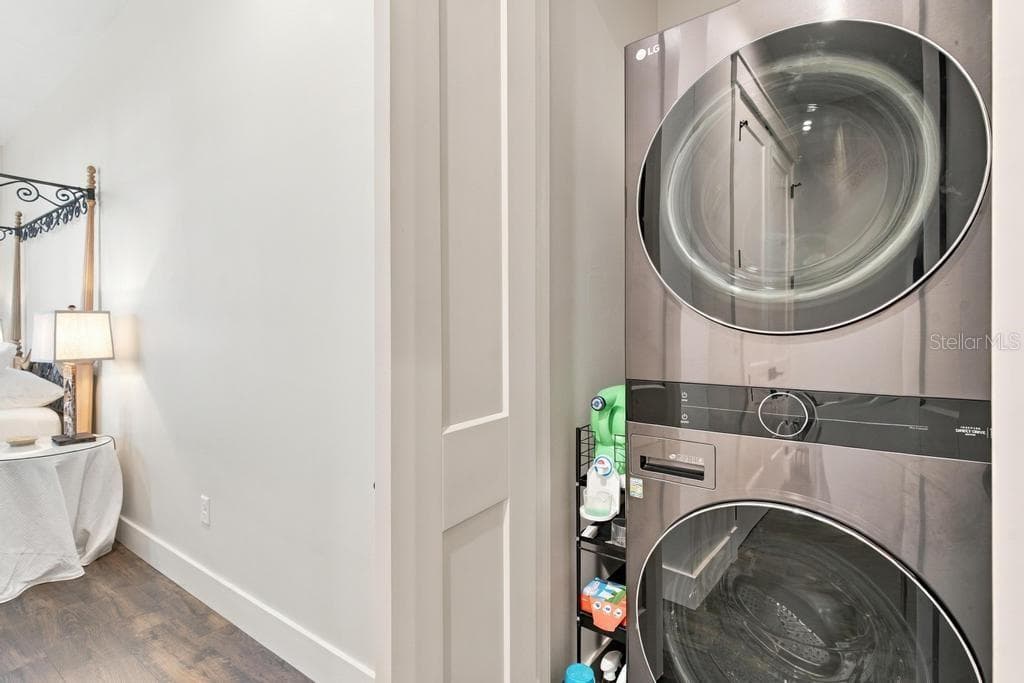 Additional washer and dryer for guest in 'en-suit" two - 467 LONG AND WINDING RD, HOWEY IN THE HILLS