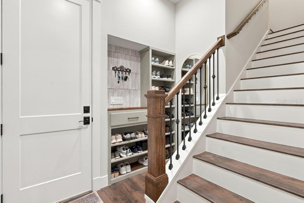 Built-in custom shelving in mud room - 467 LONG AND WINDING RD, HOWEY IN THE HILLS