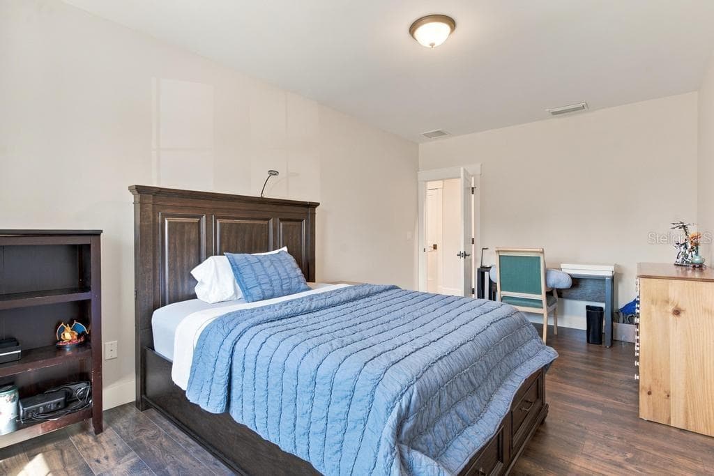 Roomy third bedroom - 467 LONG AND WINDING RD, HOWEY IN THE HILLS