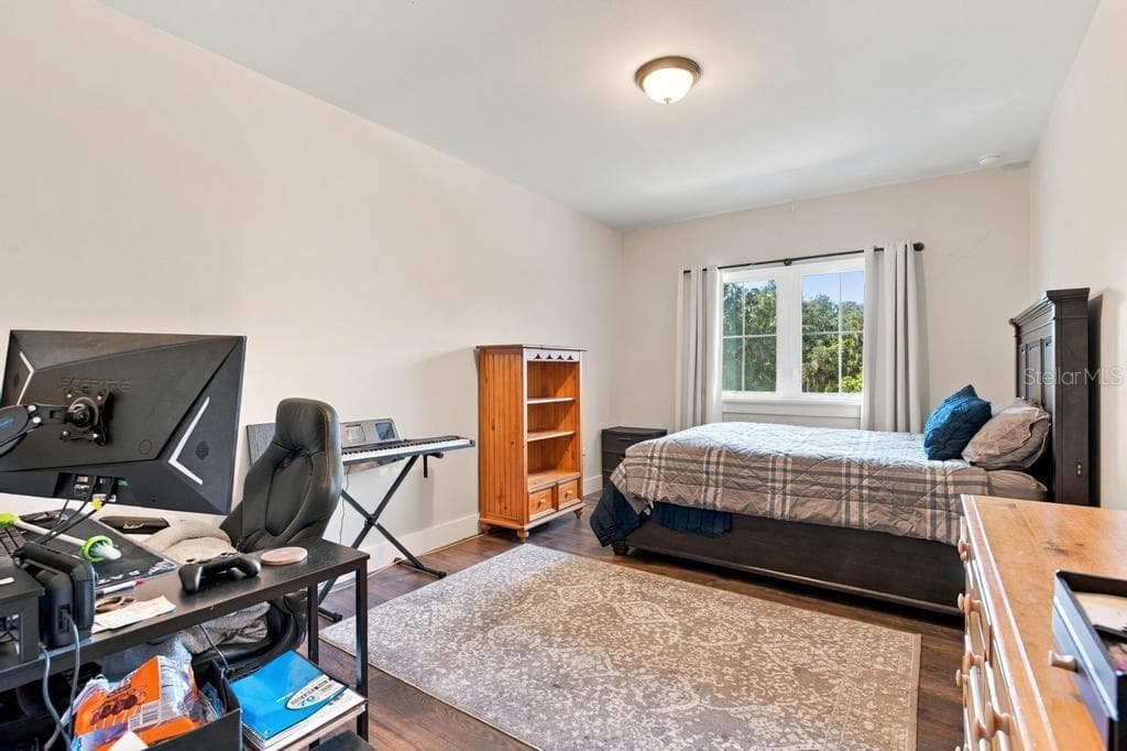 Spacious upstairs fourth bedroom with views - 467 LONG AND WINDING RD, HOWEY IN THE HILLS