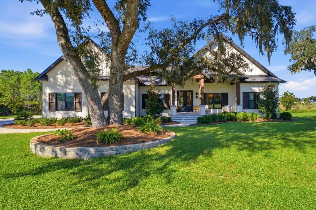 Beautiful curb appeal to your next "Home sweet home!" - 467 LONG AND WINDING RD, HOWEY IN THE HILLS