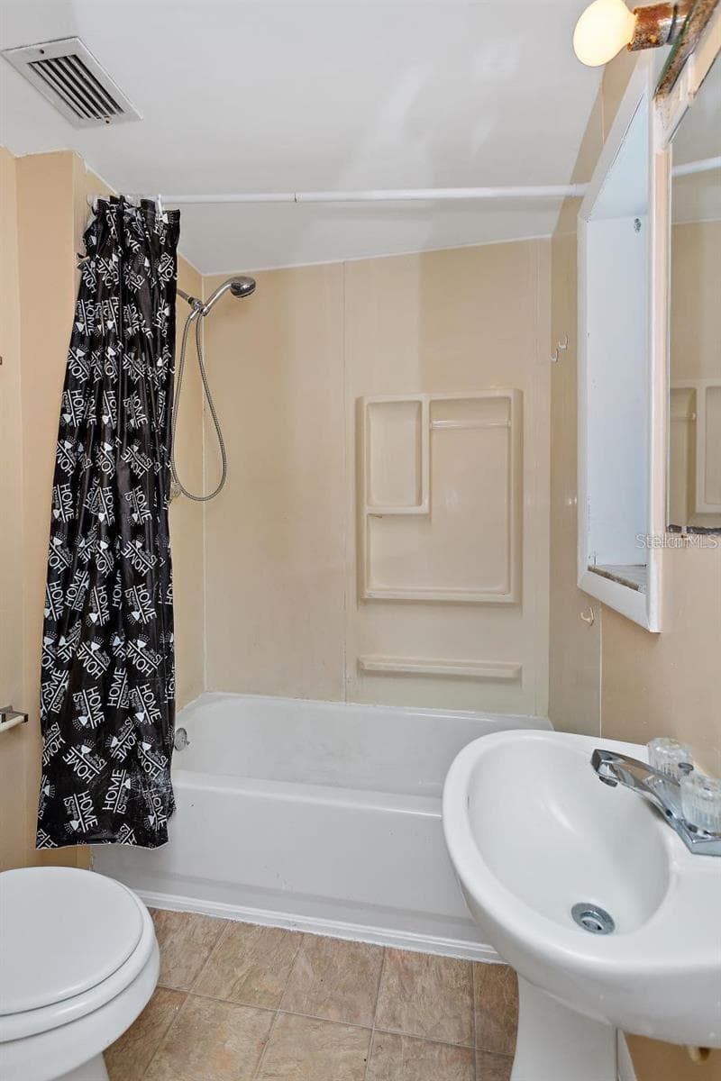 Triplex at 314 UNIVERSITY BLVD, DAYTONA BEACH, photo 17 of 31