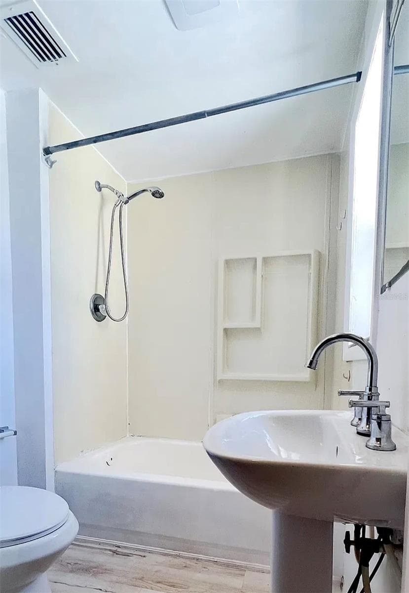 Triplex at 314 UNIVERSITY BLVD, DAYTONA BEACH, photo 21 of 31