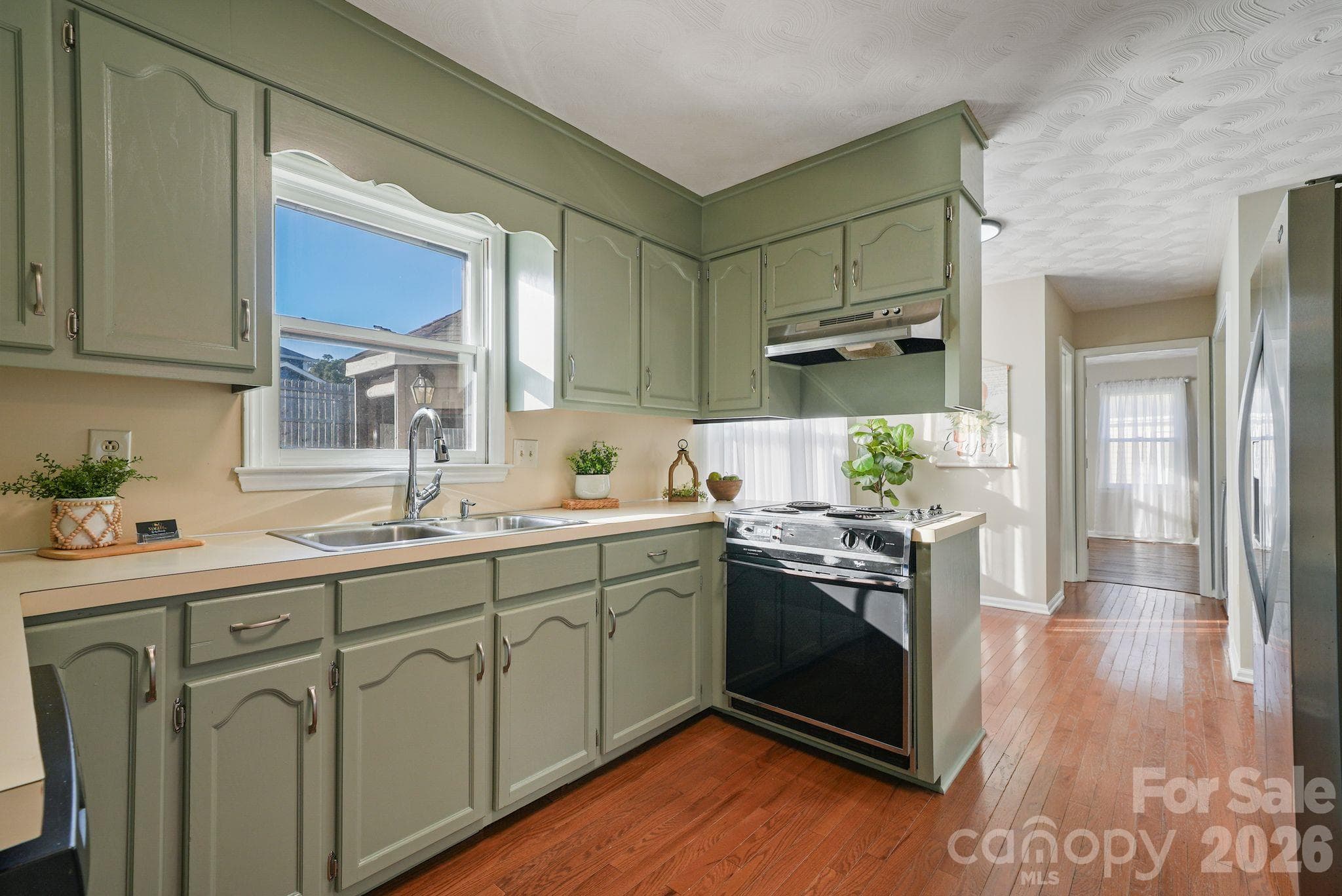 Single Family Residence at 5976 Gold Creek Estate Drive, Hickory, photo 15 of 39