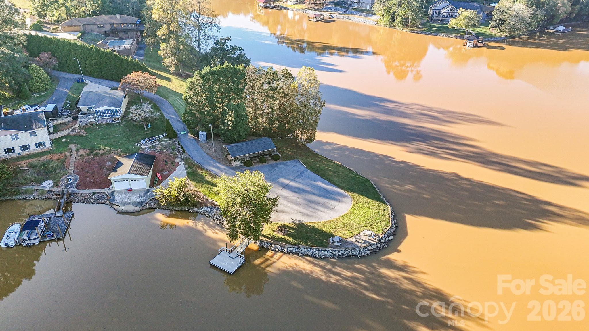 Community Lake access & dock! - 5976 Gold Creek Estate Drive, Hickory