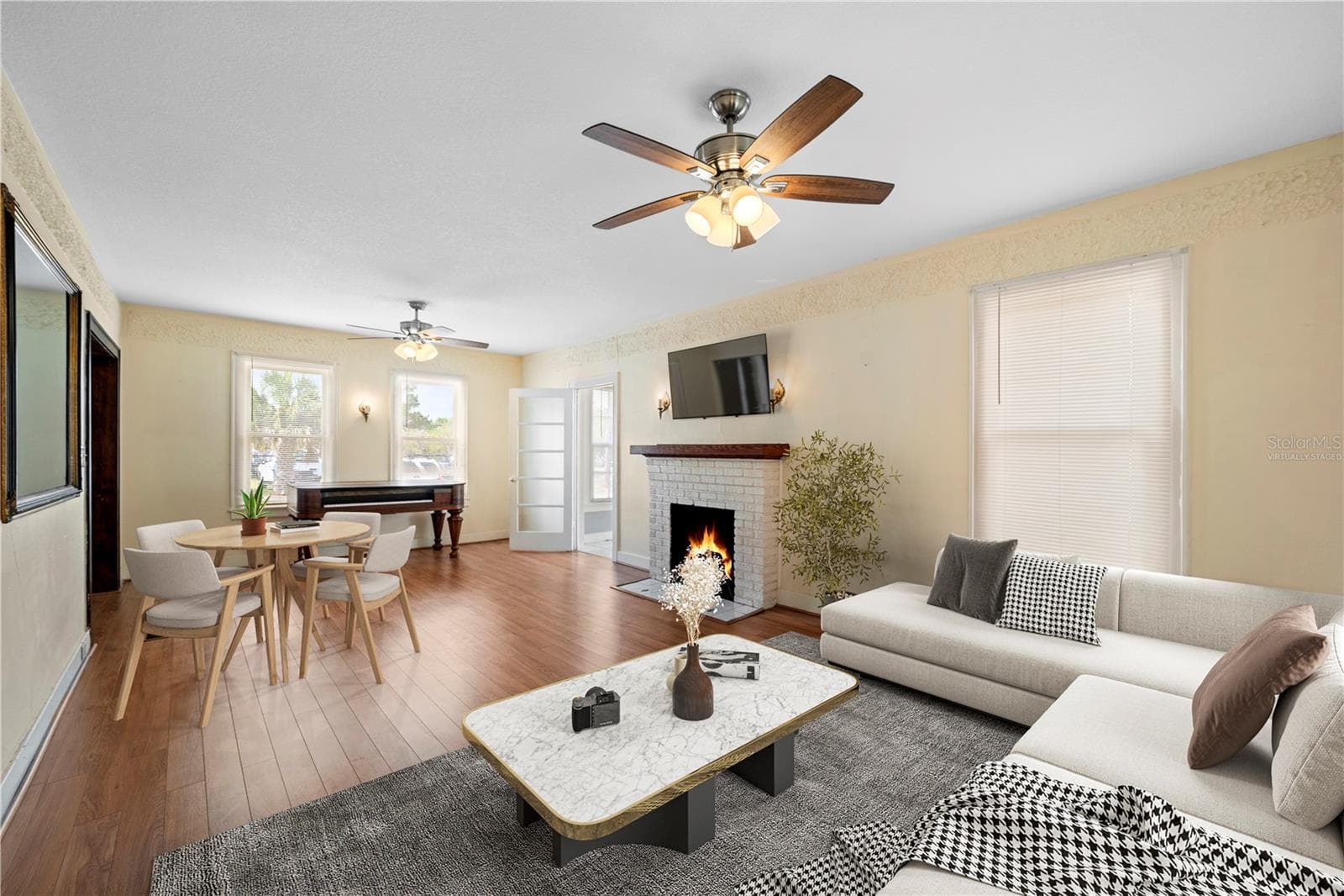 Living room (virtually staged as residential) - 1400 FLORIDA AVE, ST CLOUD