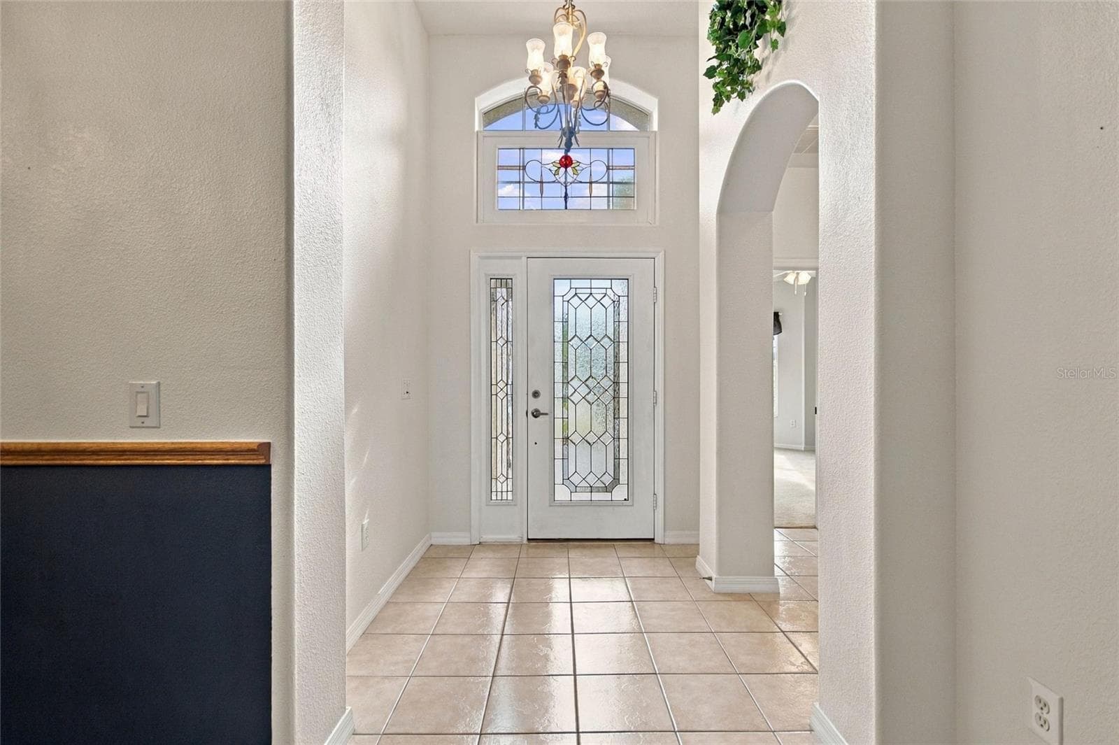 Vintage transom window above front door - 148 RED MAPLE PASS, DAVENPORT