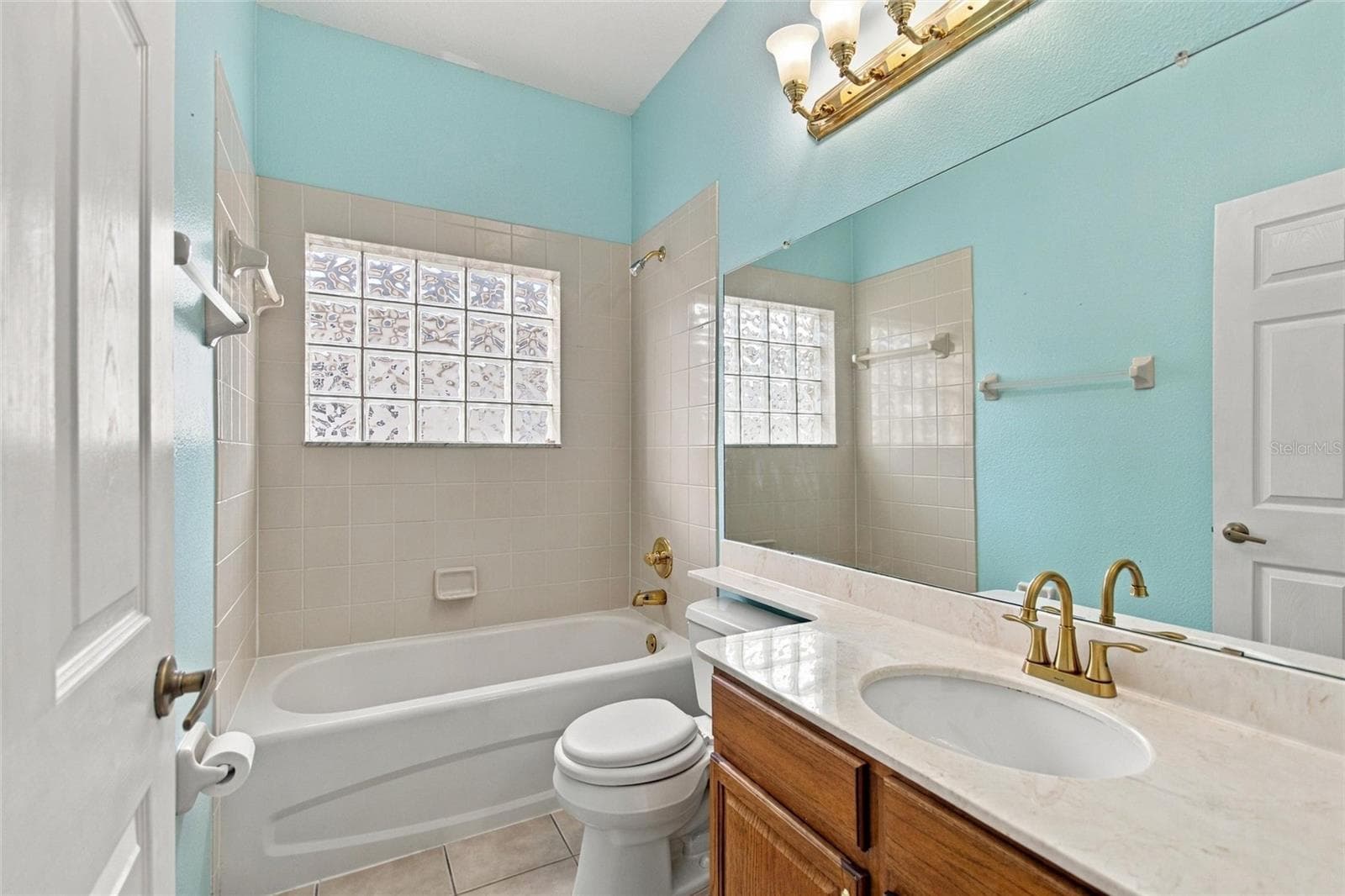 Guest bathroom - 148 RED MAPLE PASS, DAVENPORT