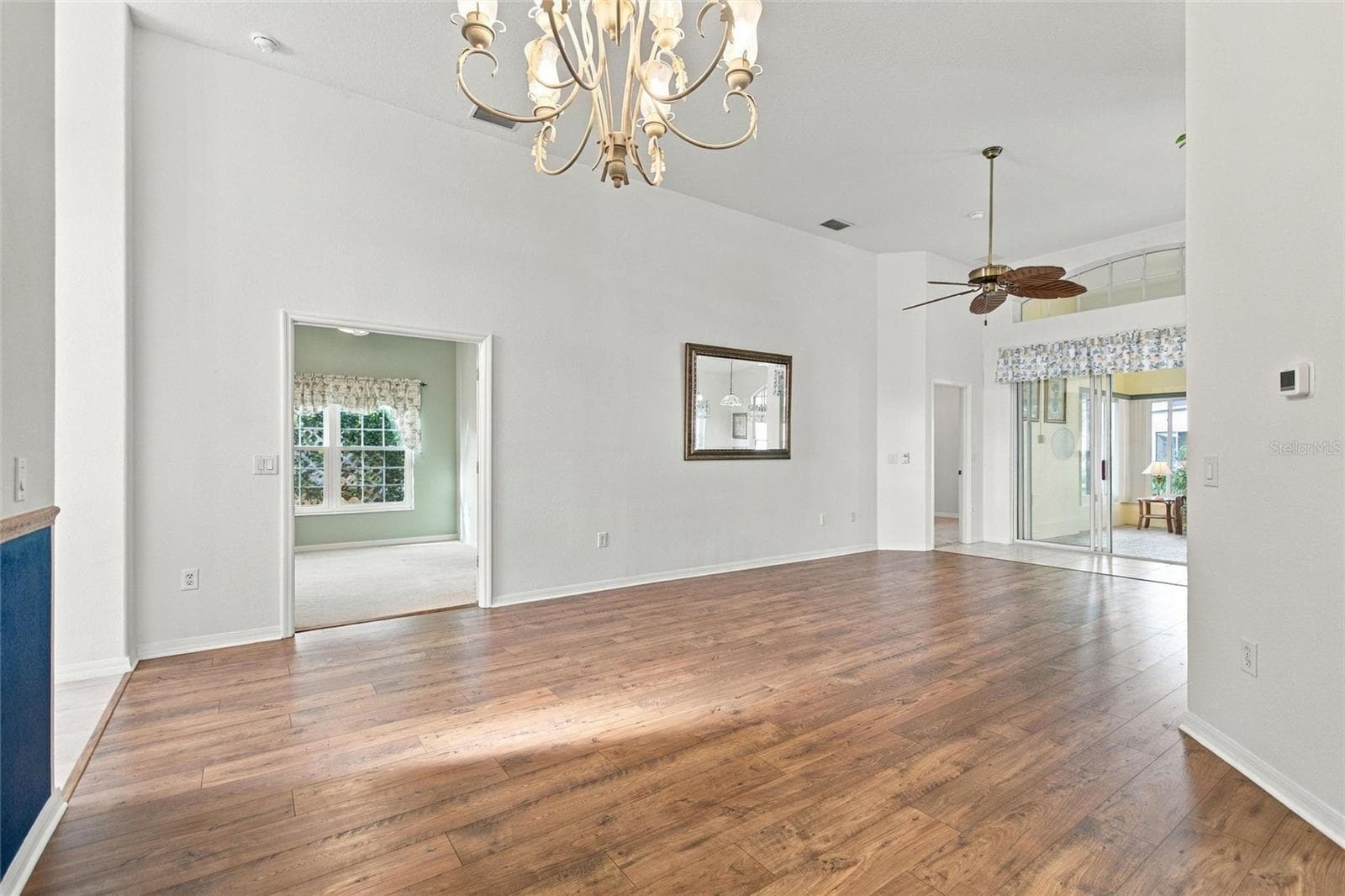 Mohawk laminated wood floor - 148 RED MAPLE PASS, DAVENPORT