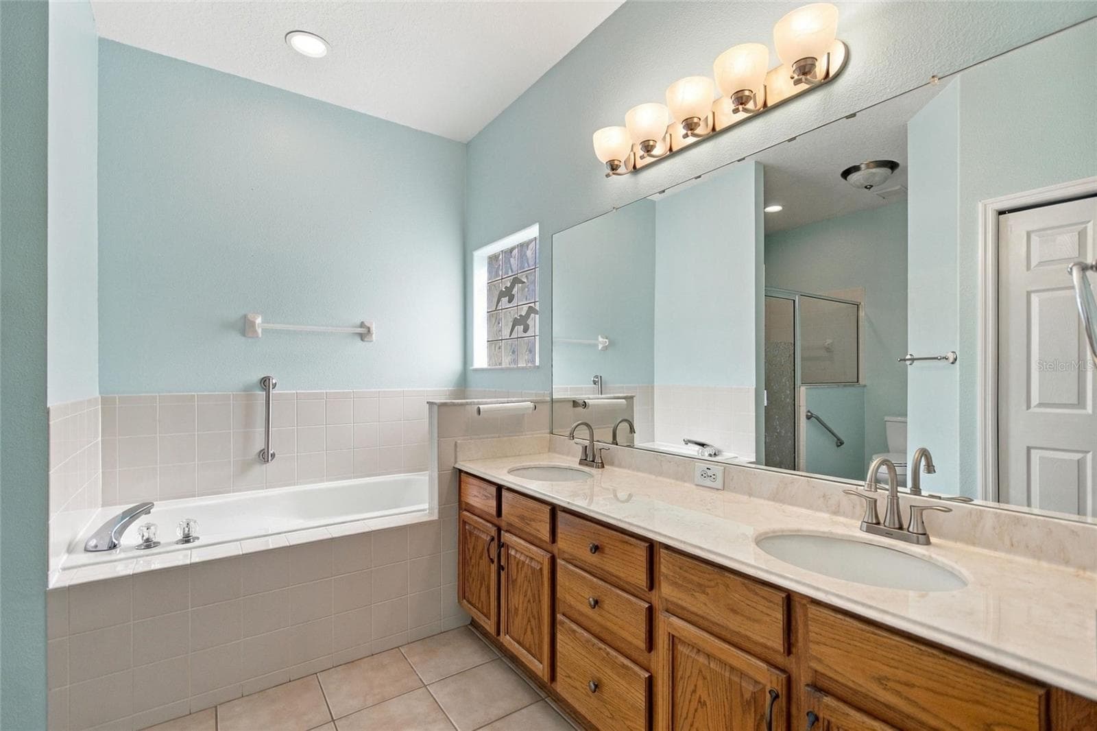 Primary en suite bathroom - 148 RED MAPLE PASS, DAVENPORT