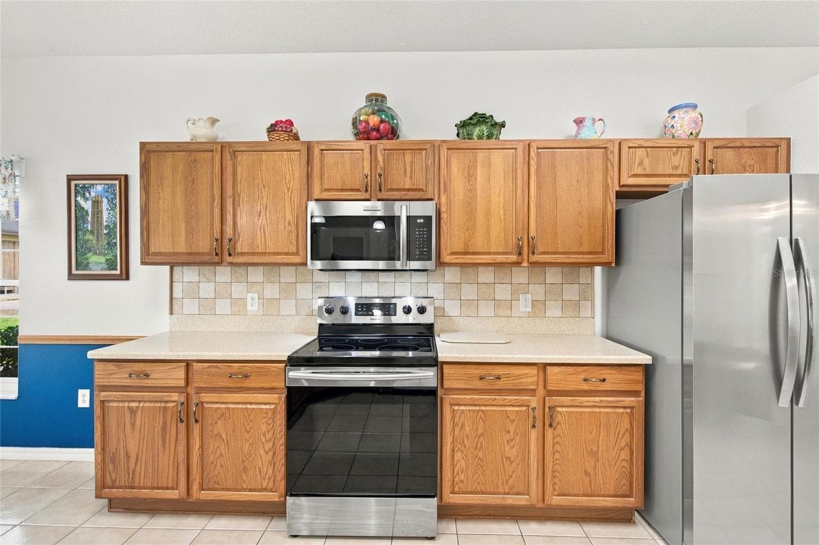 Stainless steel range, microwave and refrigerator - 148 RED MAPLE PASS, DAVENPORT