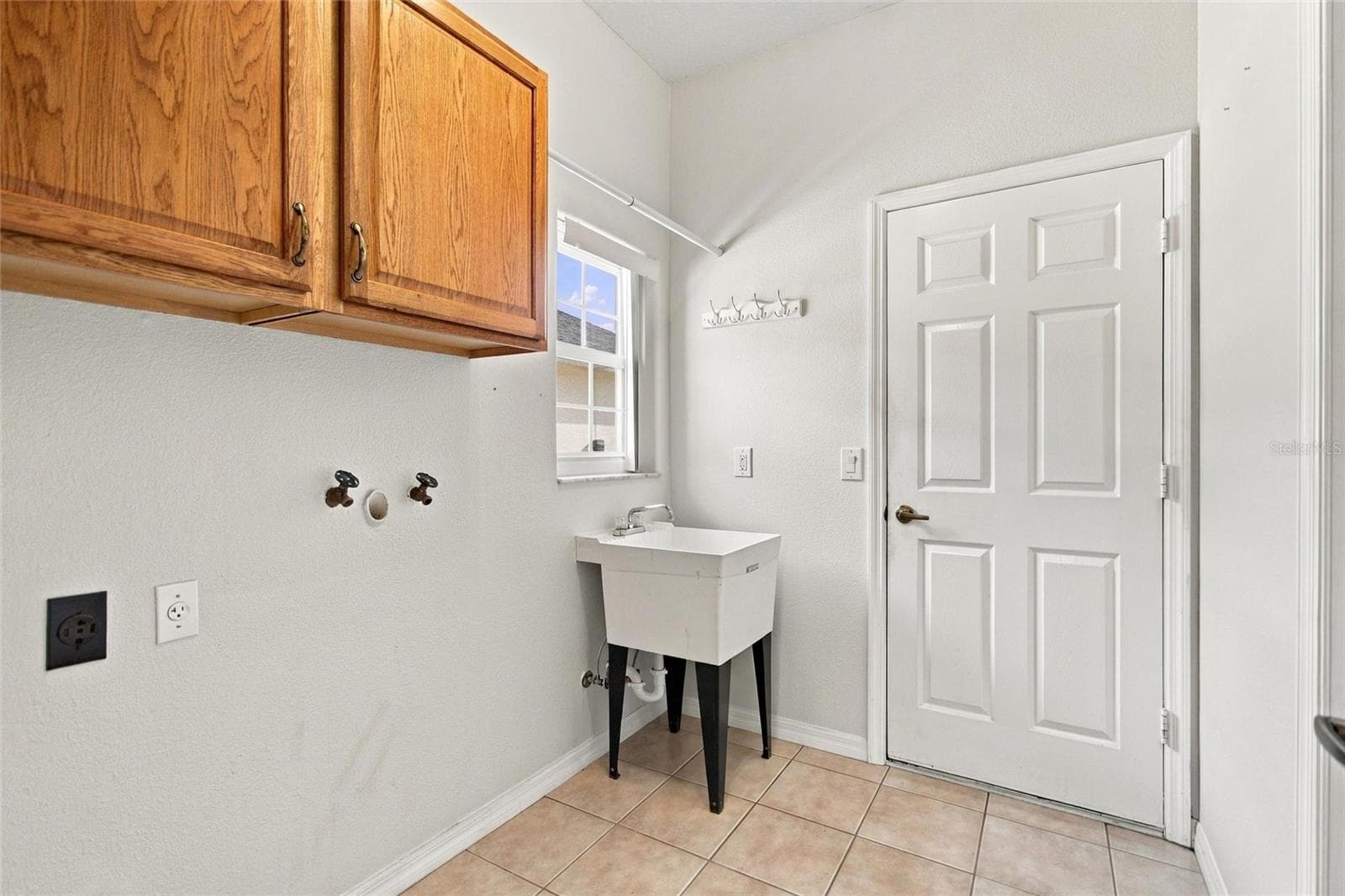 Laundry room has corridor access to garage - 148 RED MAPLE PASS, DAVENPORT