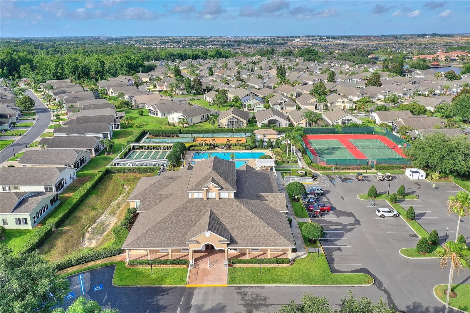 High Vista's private clubhouse - 148 RED MAPLE PASS, DAVENPORT