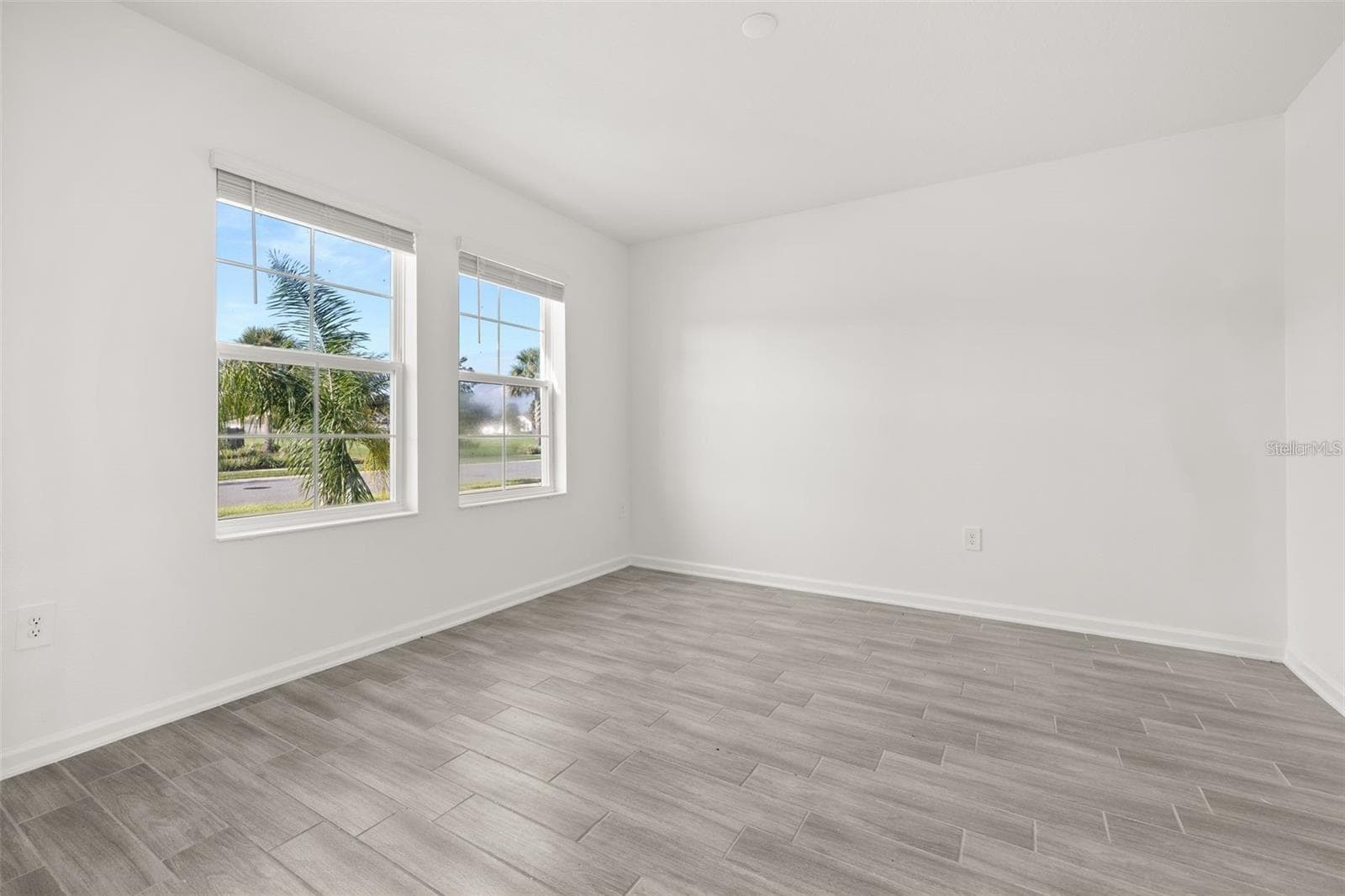 Single Family Residence at 9404 REVERE AVE, LEESBURG, photo 4 of 37