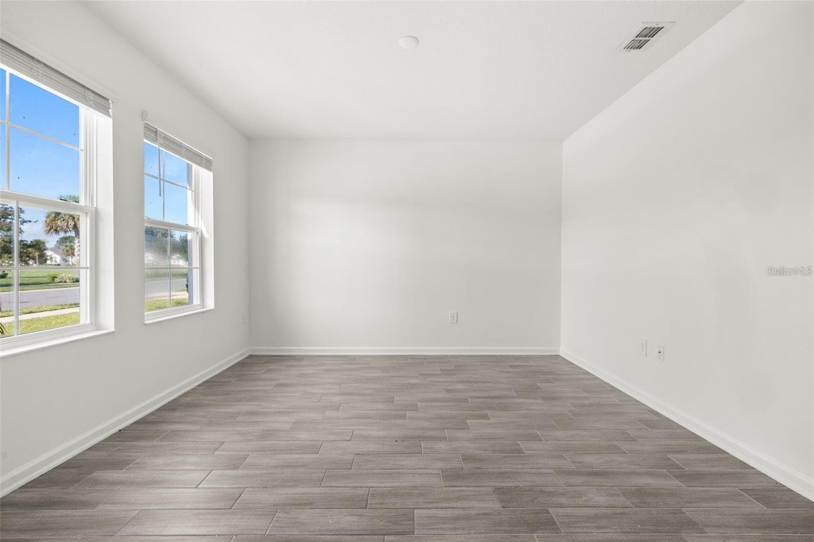 Single Family Residence at 9404 REVERE AVE, LEESBURG, photo 5 of 37