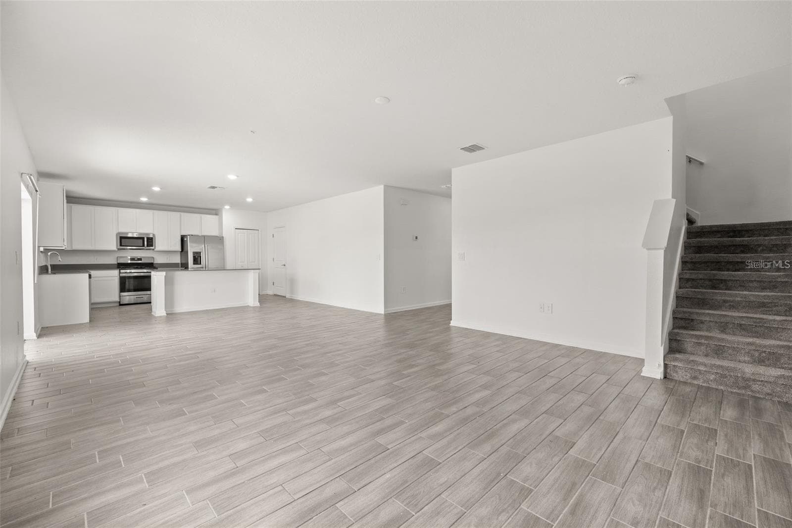 Single Family Residence at 9404 REVERE AVE, LEESBURG, photo 13 of 37