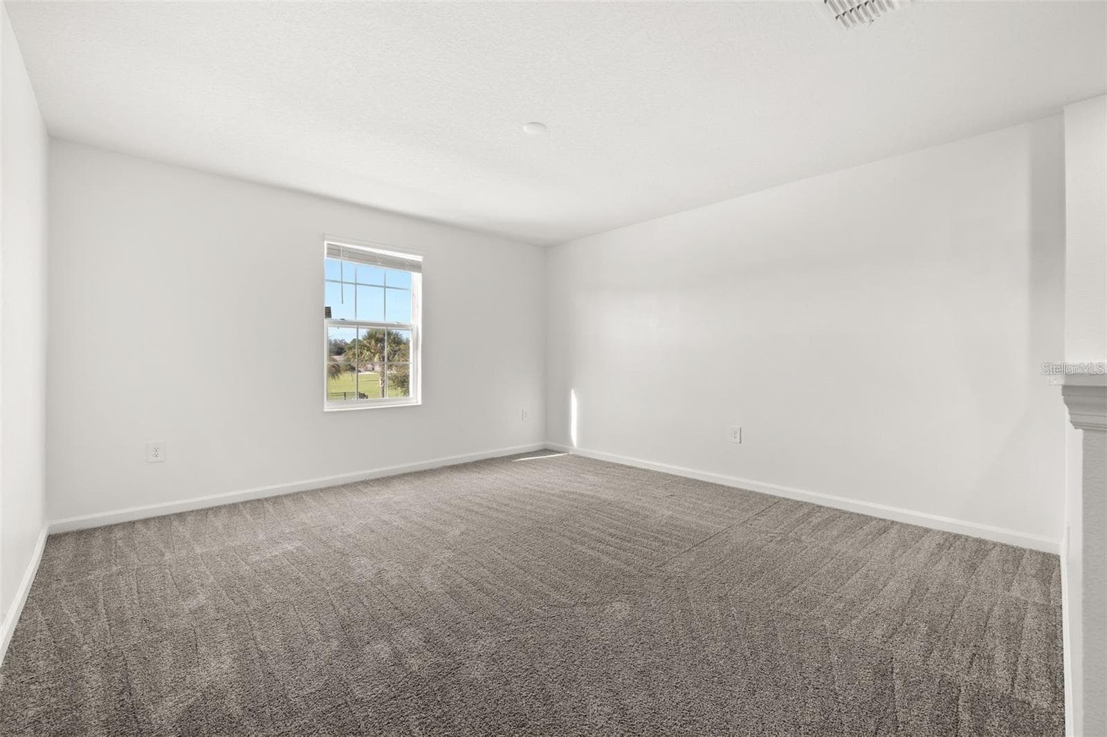 Single Family Residence at 9404 REVERE AVE, LEESBURG, photo 14 of 37