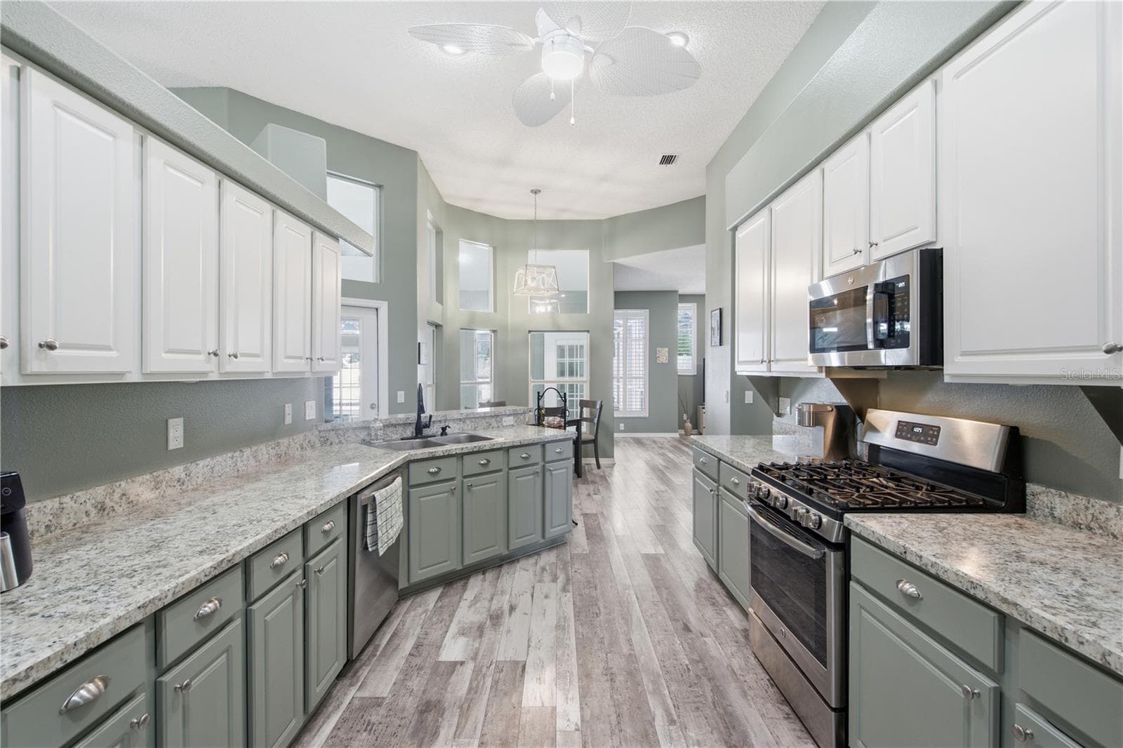 spacious and beautiful kitchen! - 1187 BLACKRUSH DR, TARPON SPRINGS