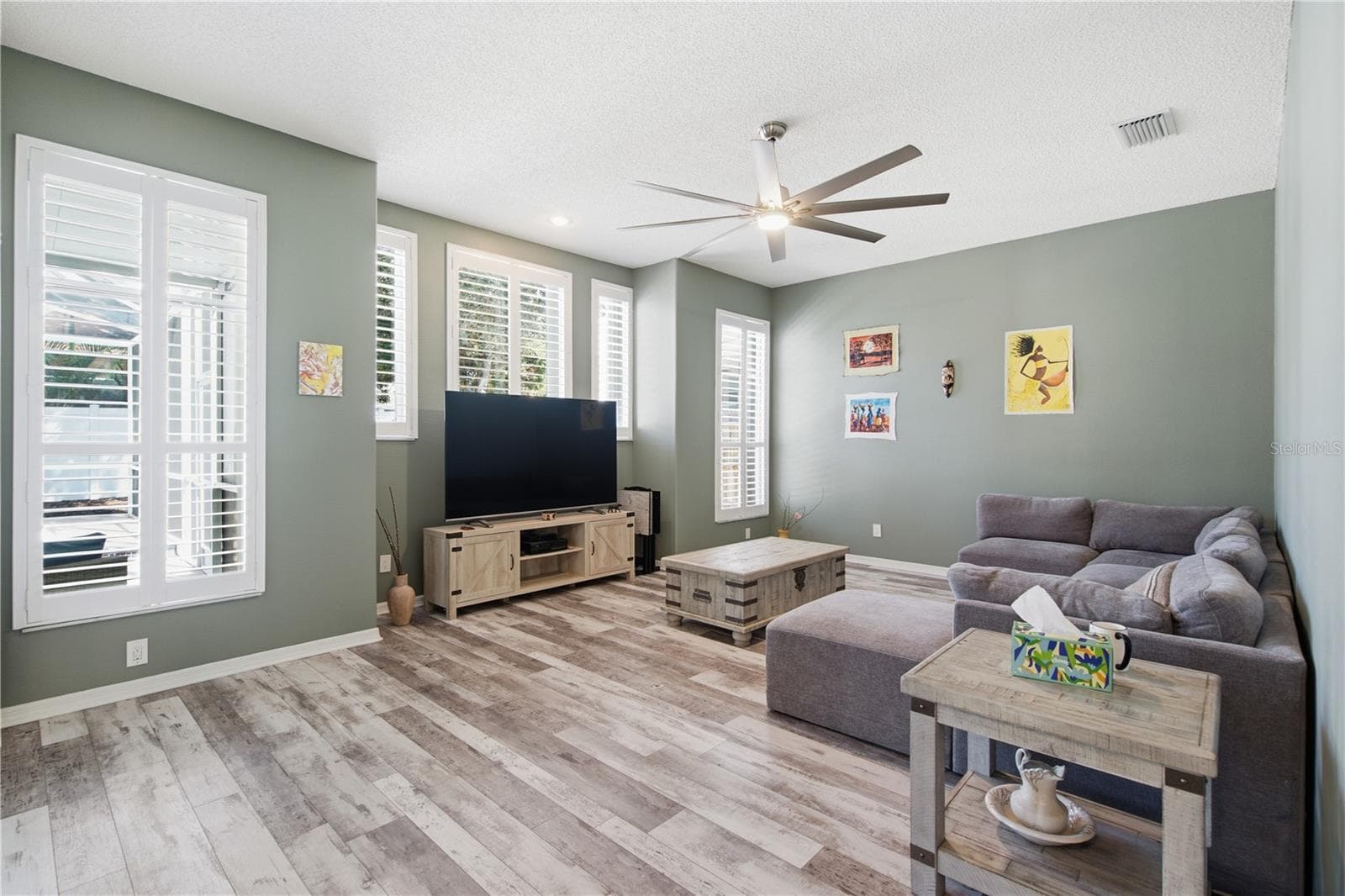 cozy family room. lots of light! - 1187 BLACKRUSH DR, TARPON SPRINGS