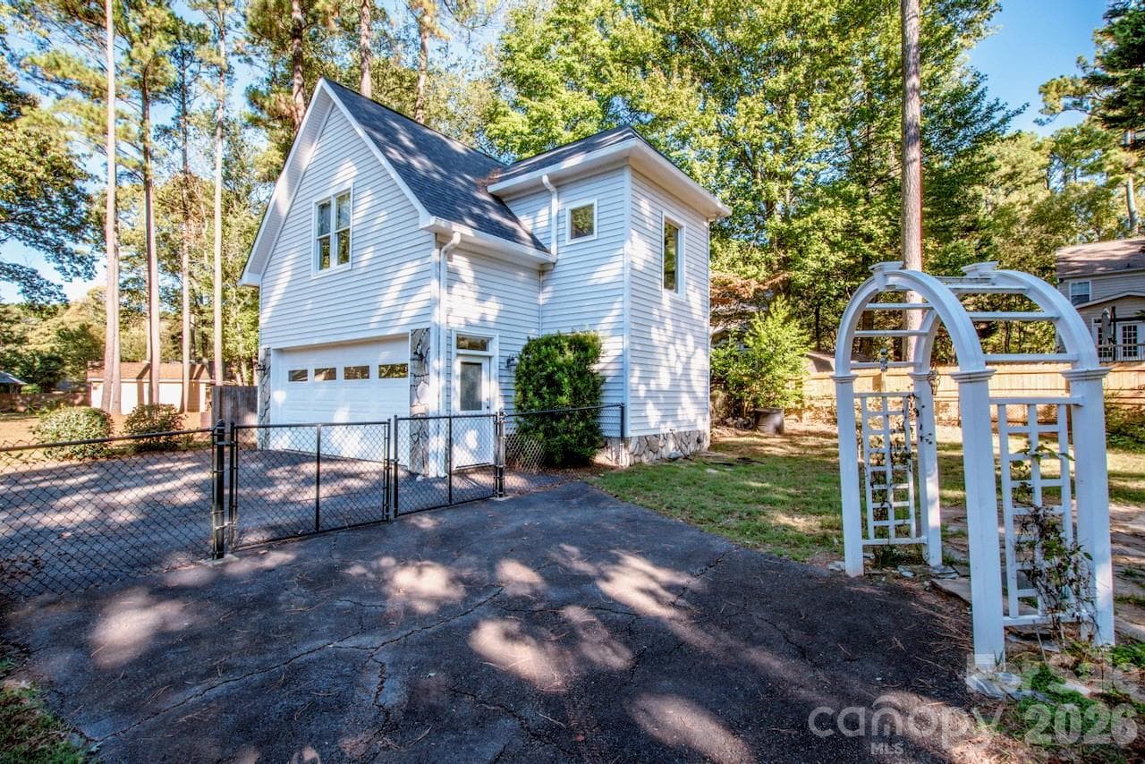 Single Family Residence at 351 Catalina Drive, Mooresville, photo 6 of 42
