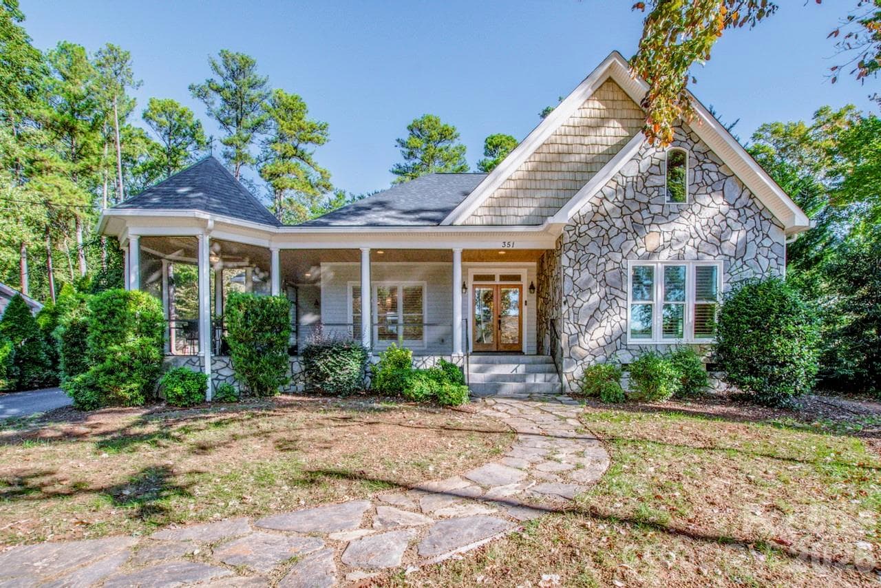 Single Family Residence at 351 Catalina Drive, Mooresville, photo 9 of 42