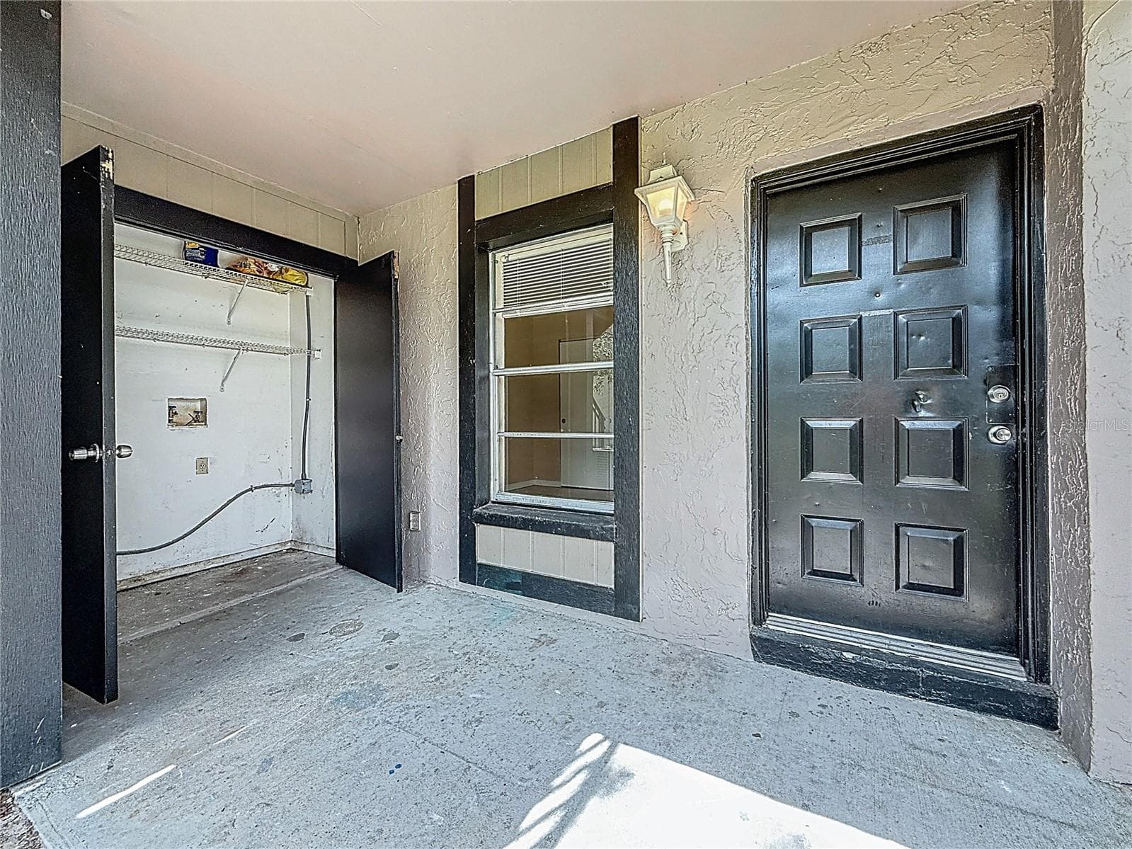 Entry with Laundry closet - 4022 TUMBLE WOOD TRL #101, TAMPA