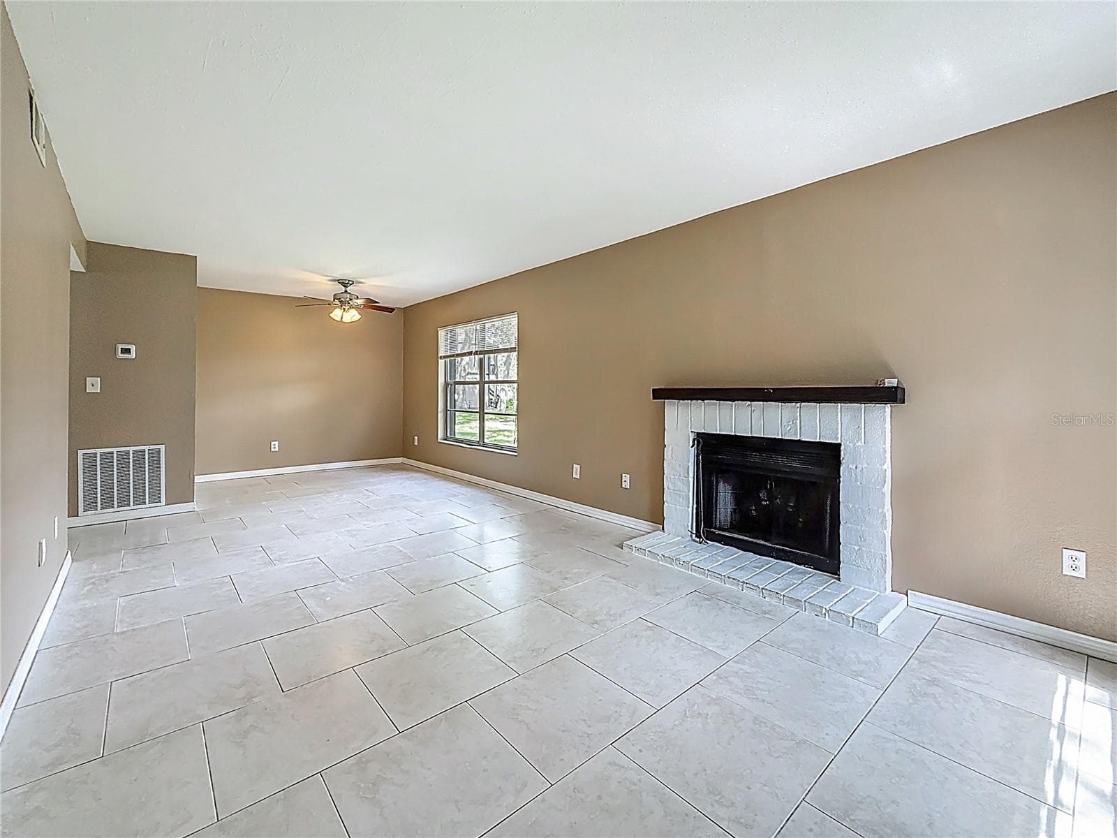 Great Room - 4022 TUMBLE WOOD TRL #101, TAMPA