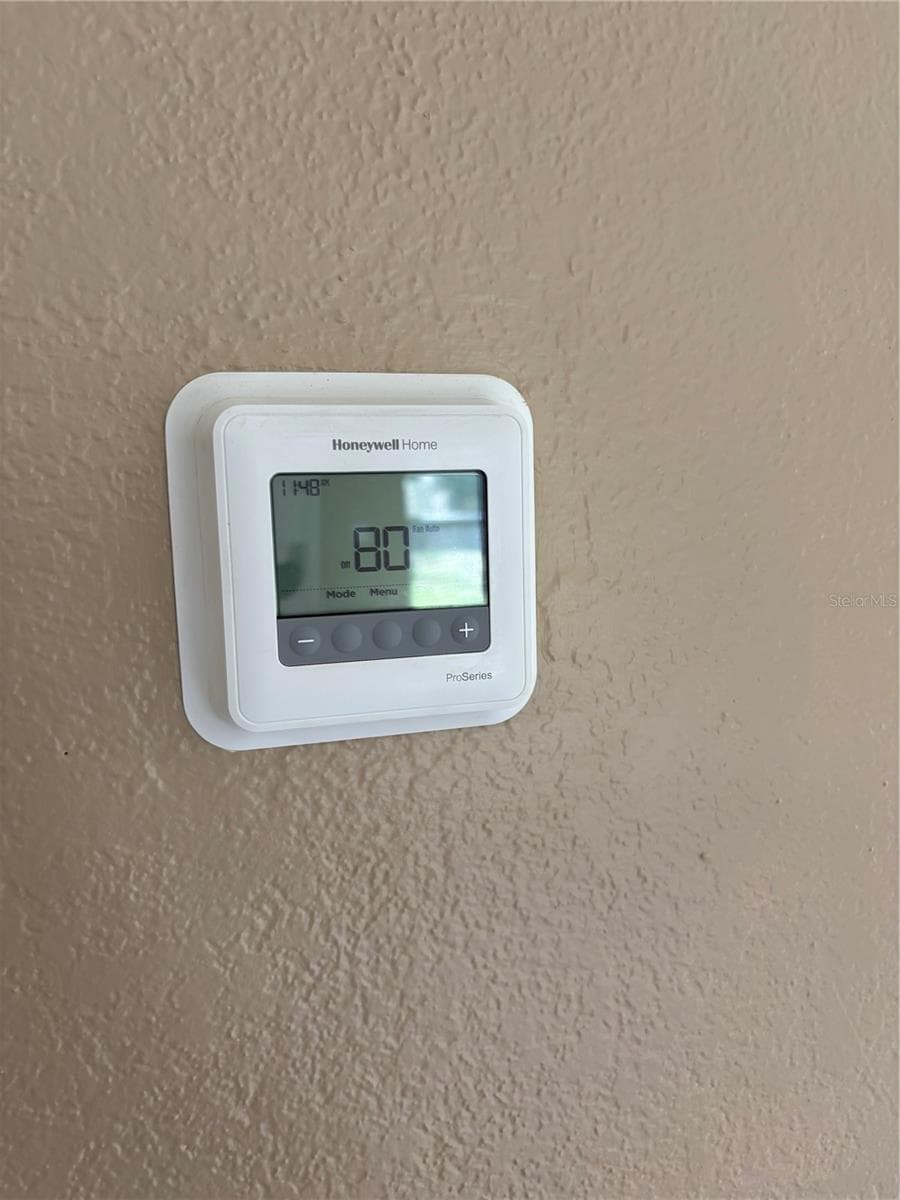 Wall thermostat - 4022 TUMBLE WOOD TRL #101, TAMPA