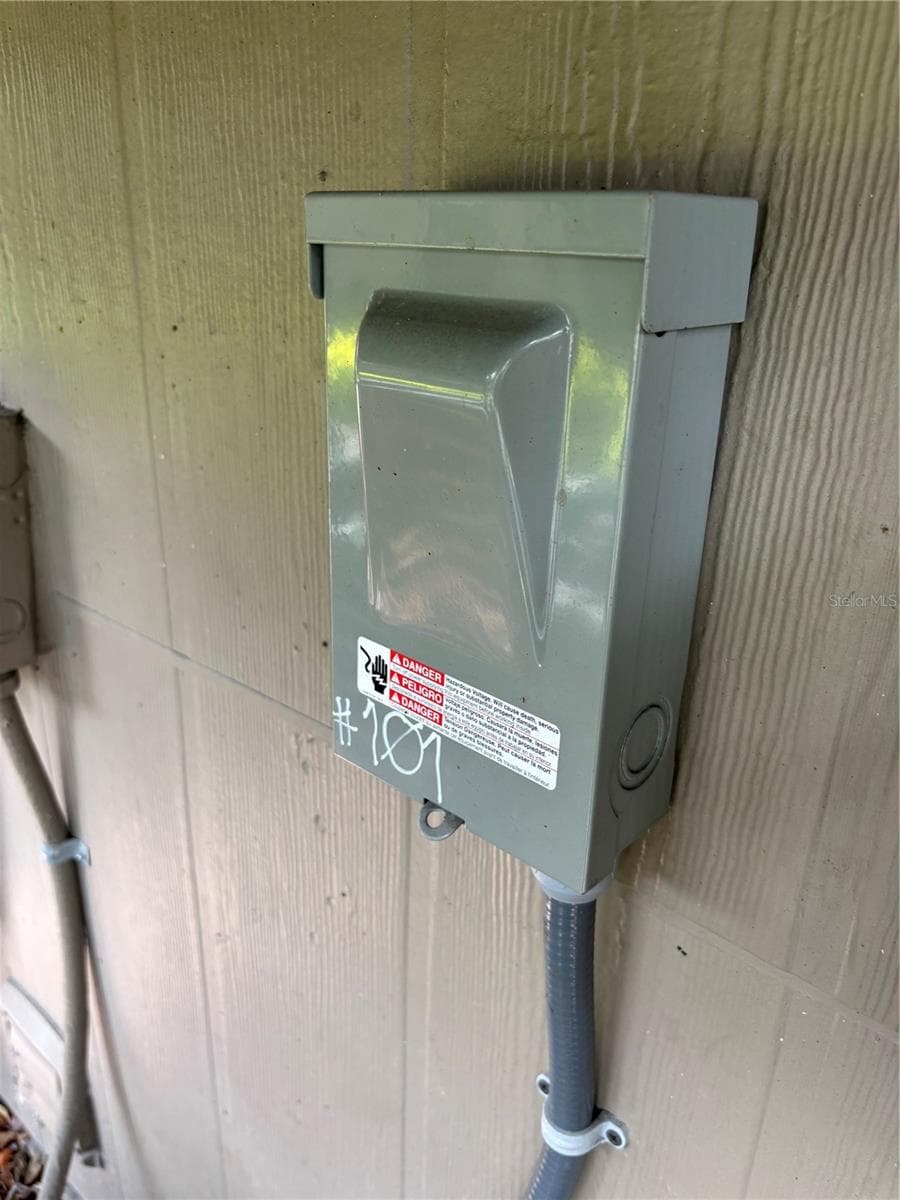 Exterior AC disconnect - 4022 TUMBLE WOOD TRL #101, TAMPA