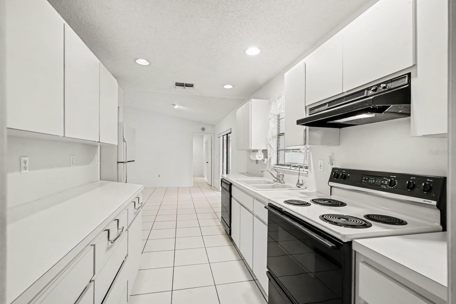 Kitchen Features Electric Range, Refrigerator & Abundant Counter Space - 12128 KATHERWOOD ST #20, SPRING HILL