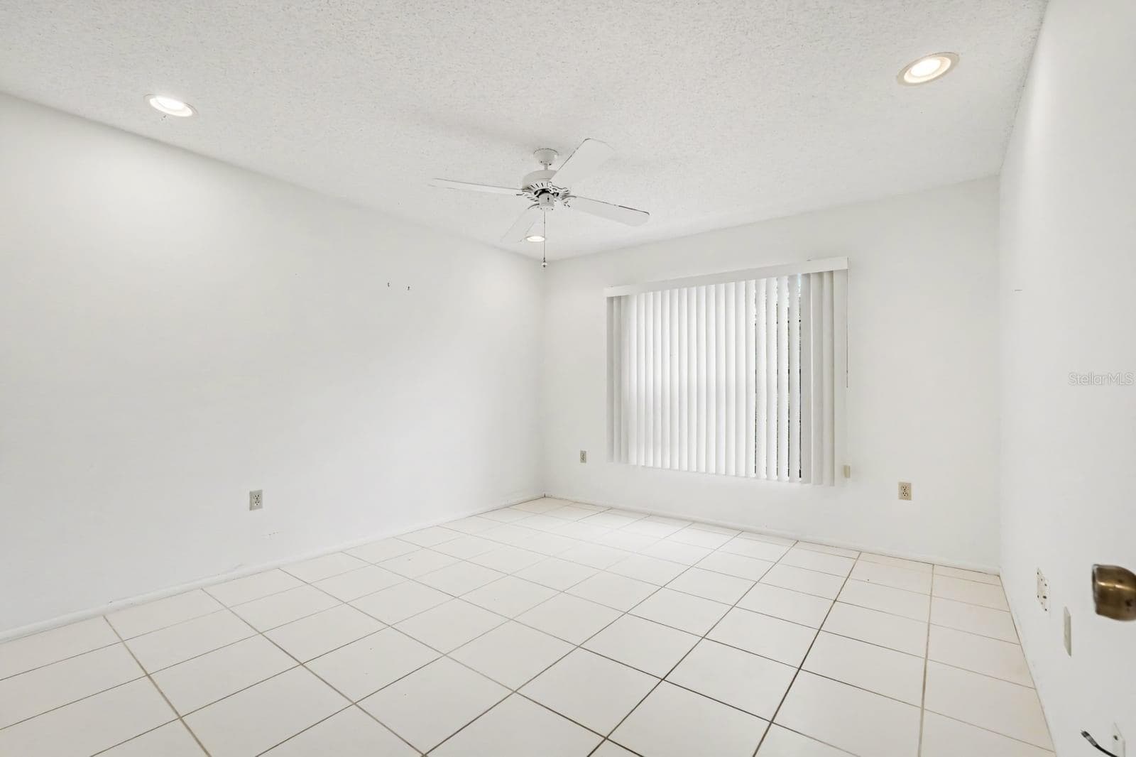 Bright Bedroom with Large Window, Ceiling Fan & Neutral Decor - 12128 KATHERWOOD ST #20, SPRING HILL