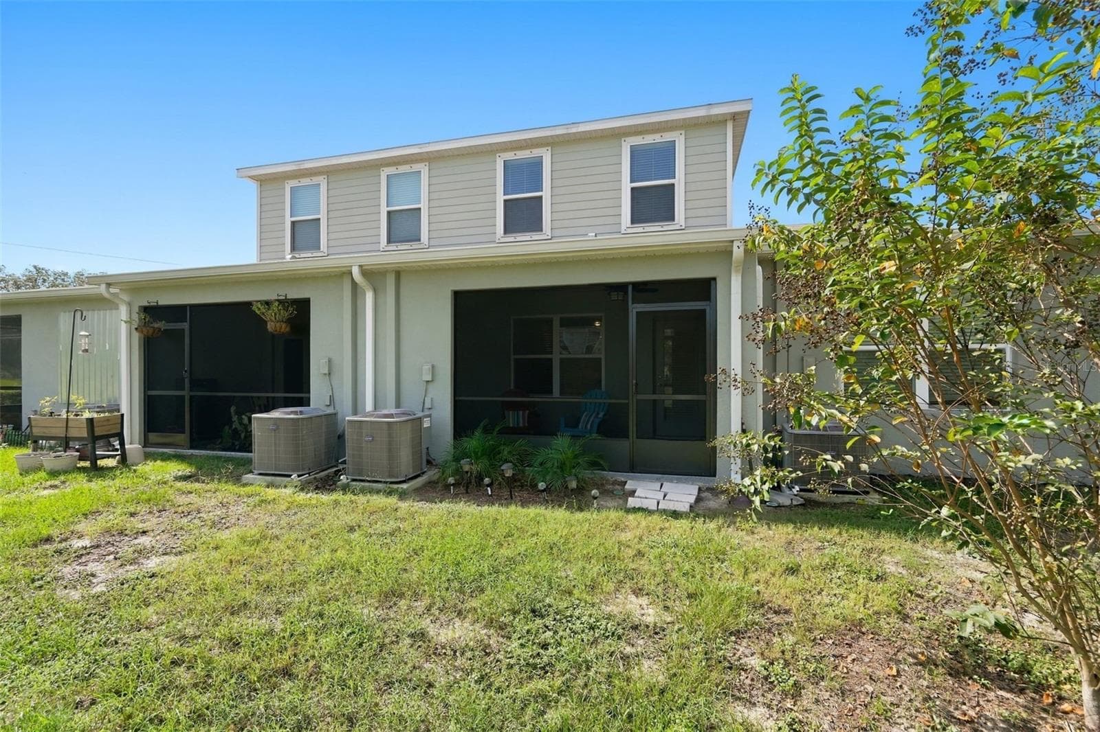 Back of townhome looking at lanai - 4167 HARBOUR PALM DR, HOLIDAY