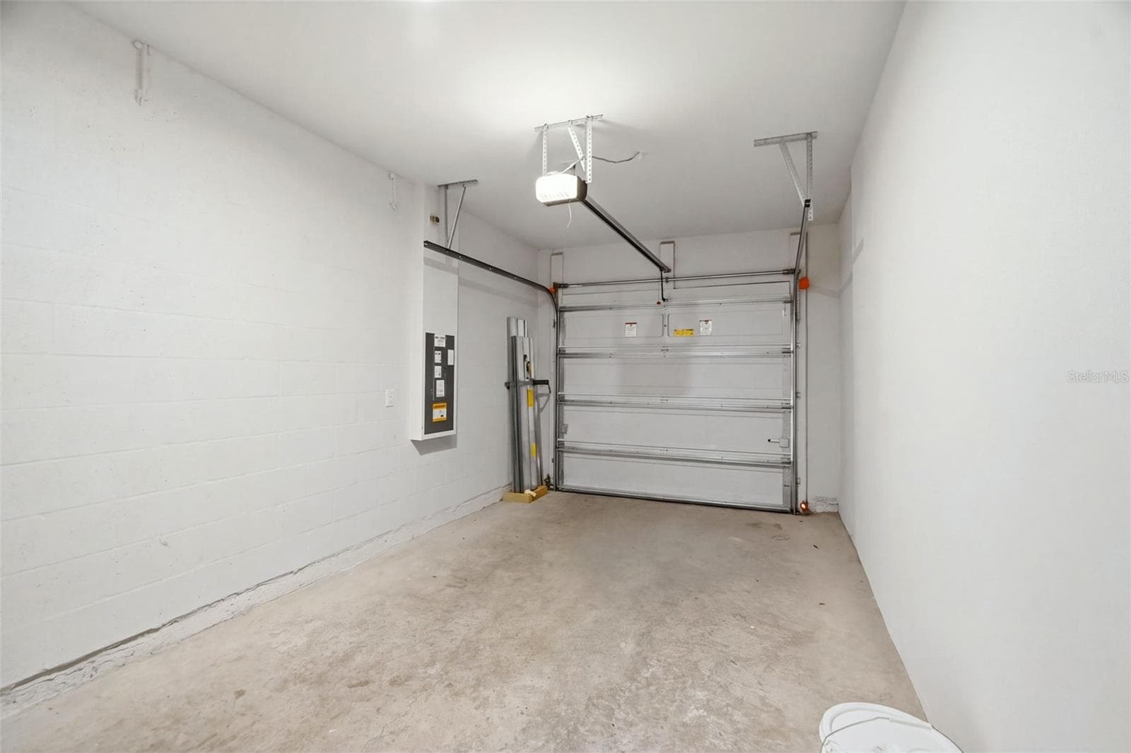 Dedicated hurricane shutter space - 4167 HARBOUR PALM DR, HOLIDAY