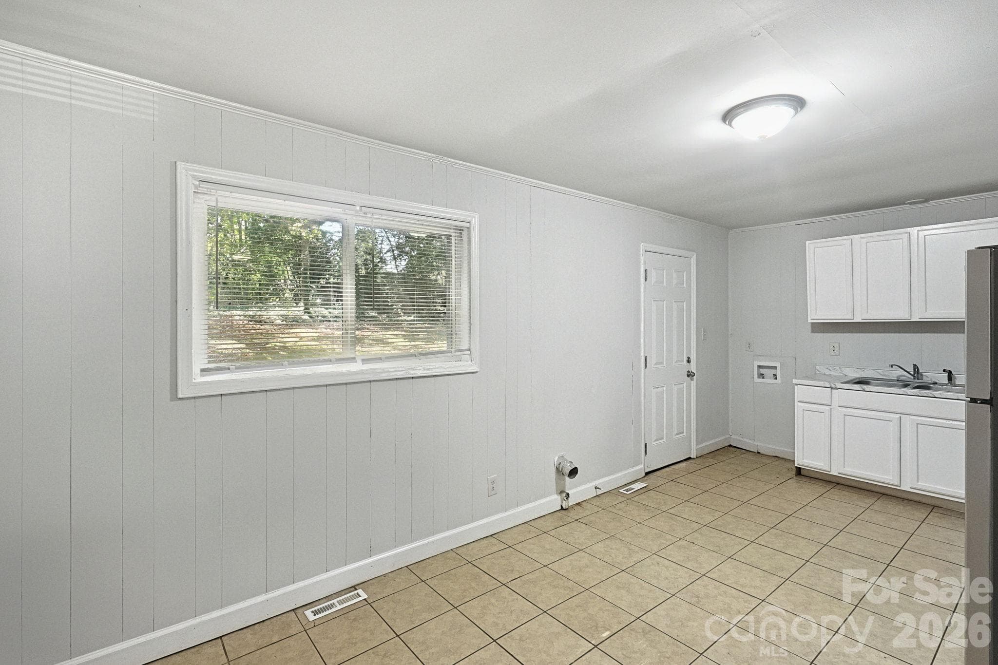Single Family Residence at 301 Edgegreen Drive, Charlotte, photo 8 of 22