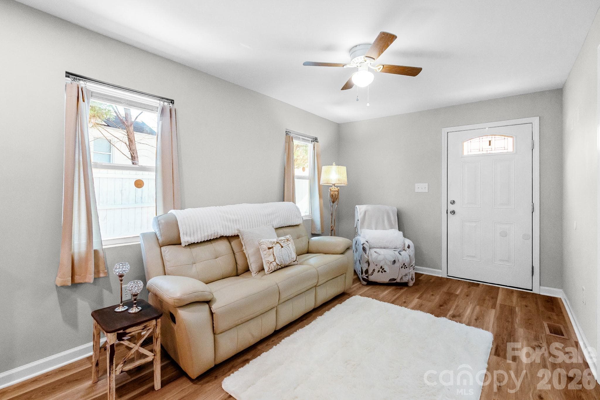 Spacious Living Room - 112 W Poplar Street, Stanley