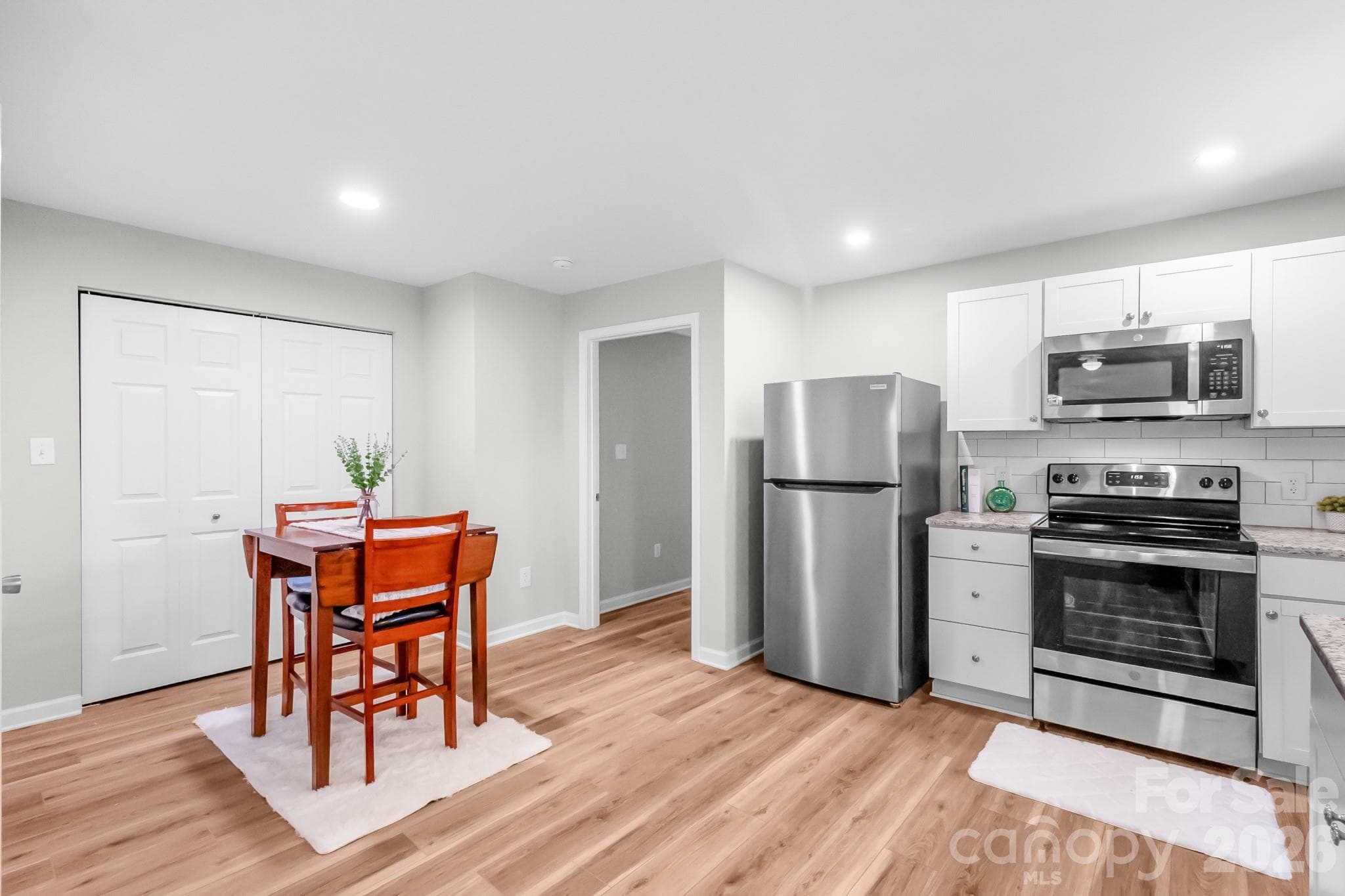 Seamless Kitchen & Breakfast space - 112 W Poplar Street, Stanley