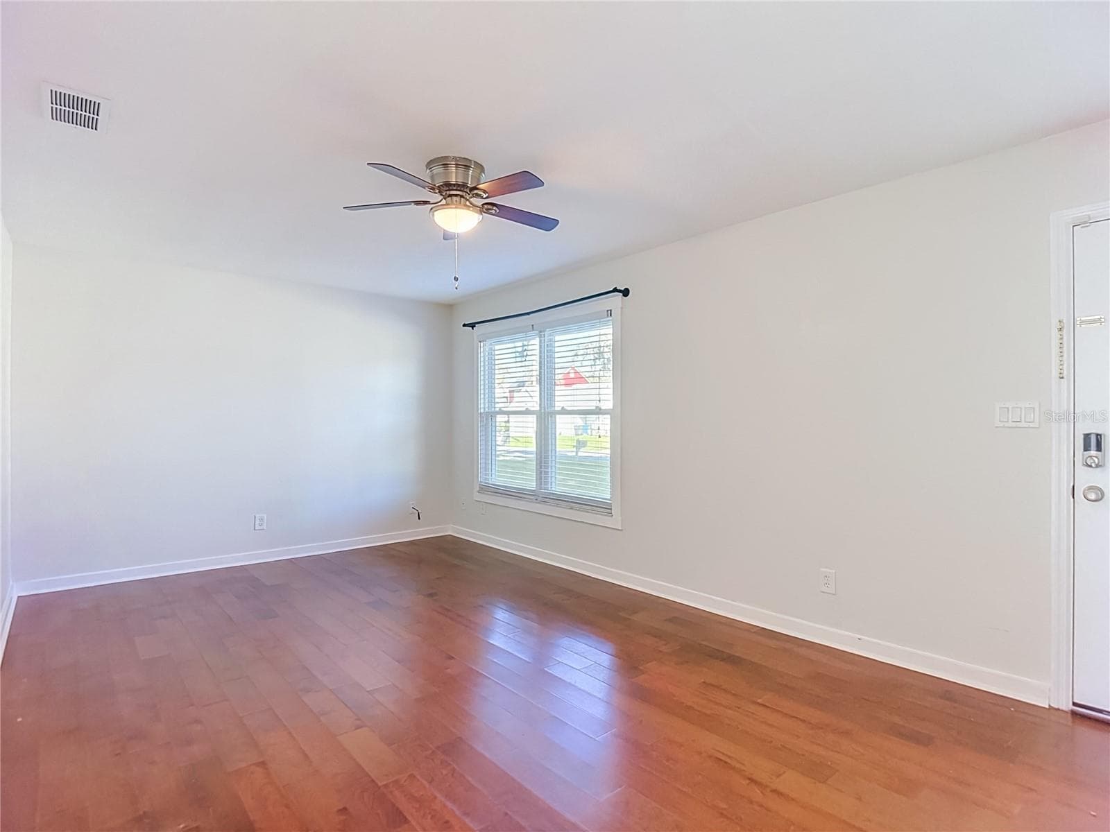 Single Family Residence at 607 BREEZEWAY CT, BRANDON, photo 7 of 54