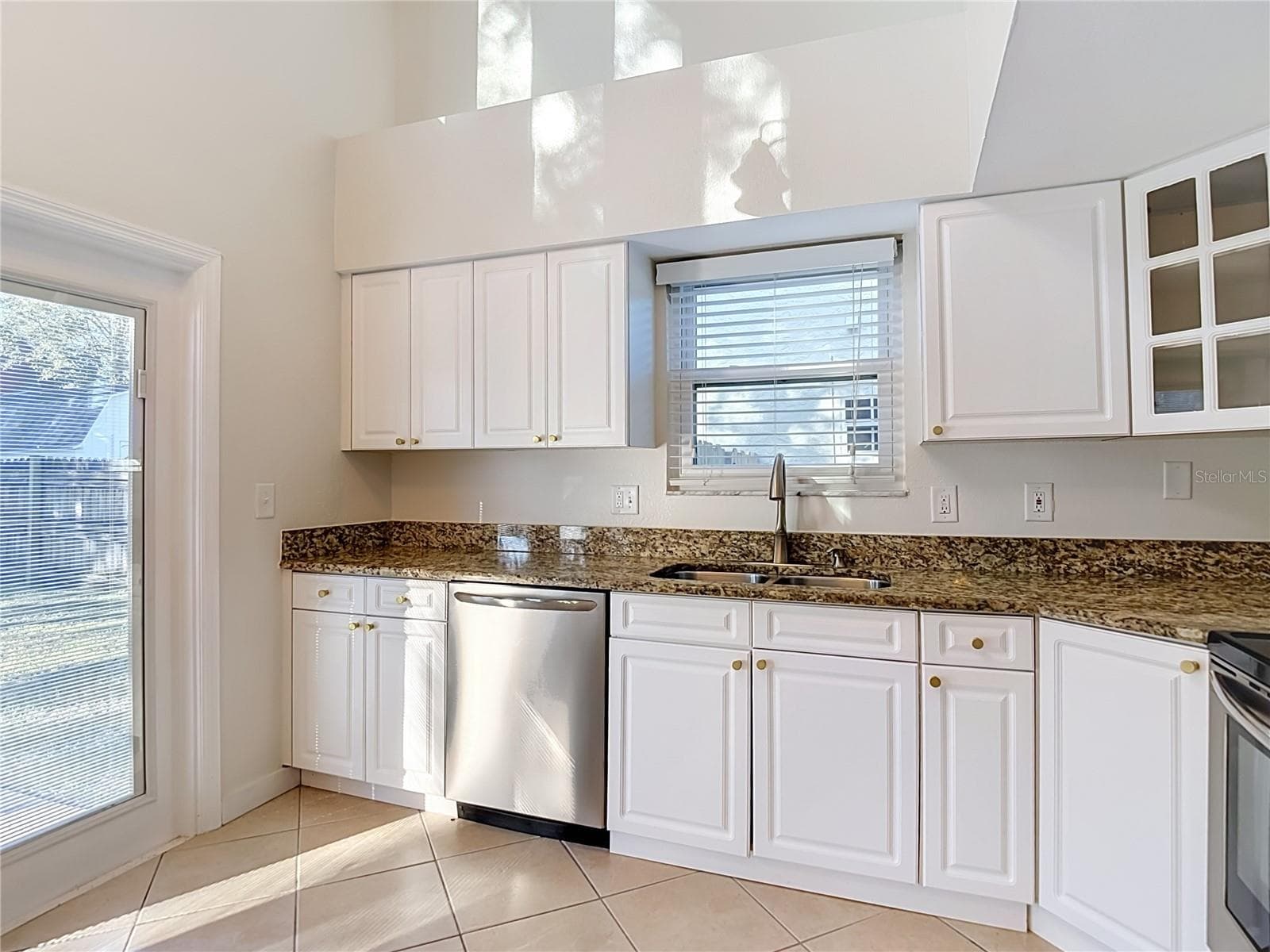 Single Family Residence at 607 BREEZEWAY CT, BRANDON, photo 10 of 54
