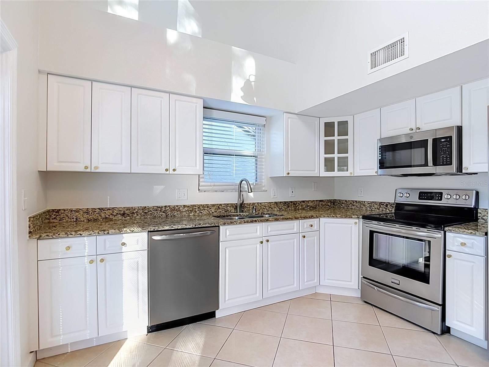 Single Family Residence at 607 BREEZEWAY CT, BRANDON, photo 13 of 54