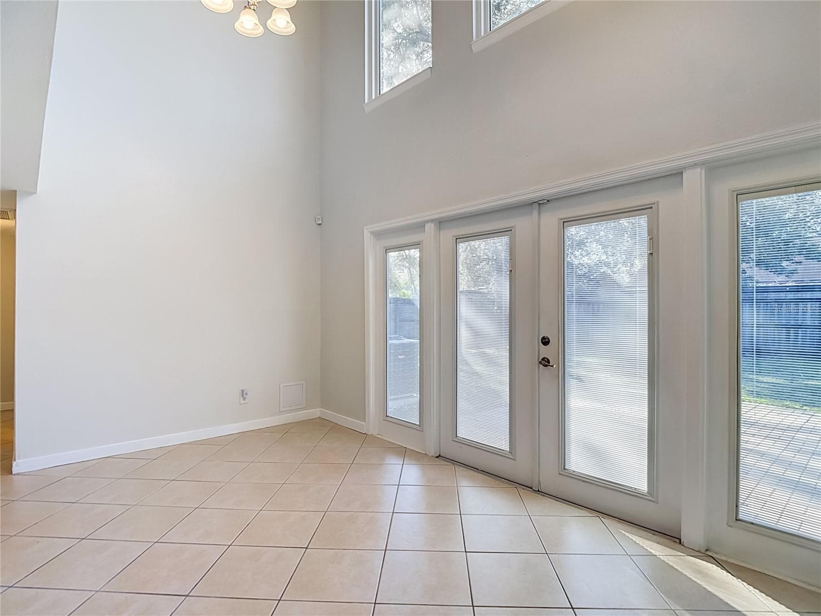Single Family Residence at 607 BREEZEWAY CT, BRANDON, photo 15 of 54