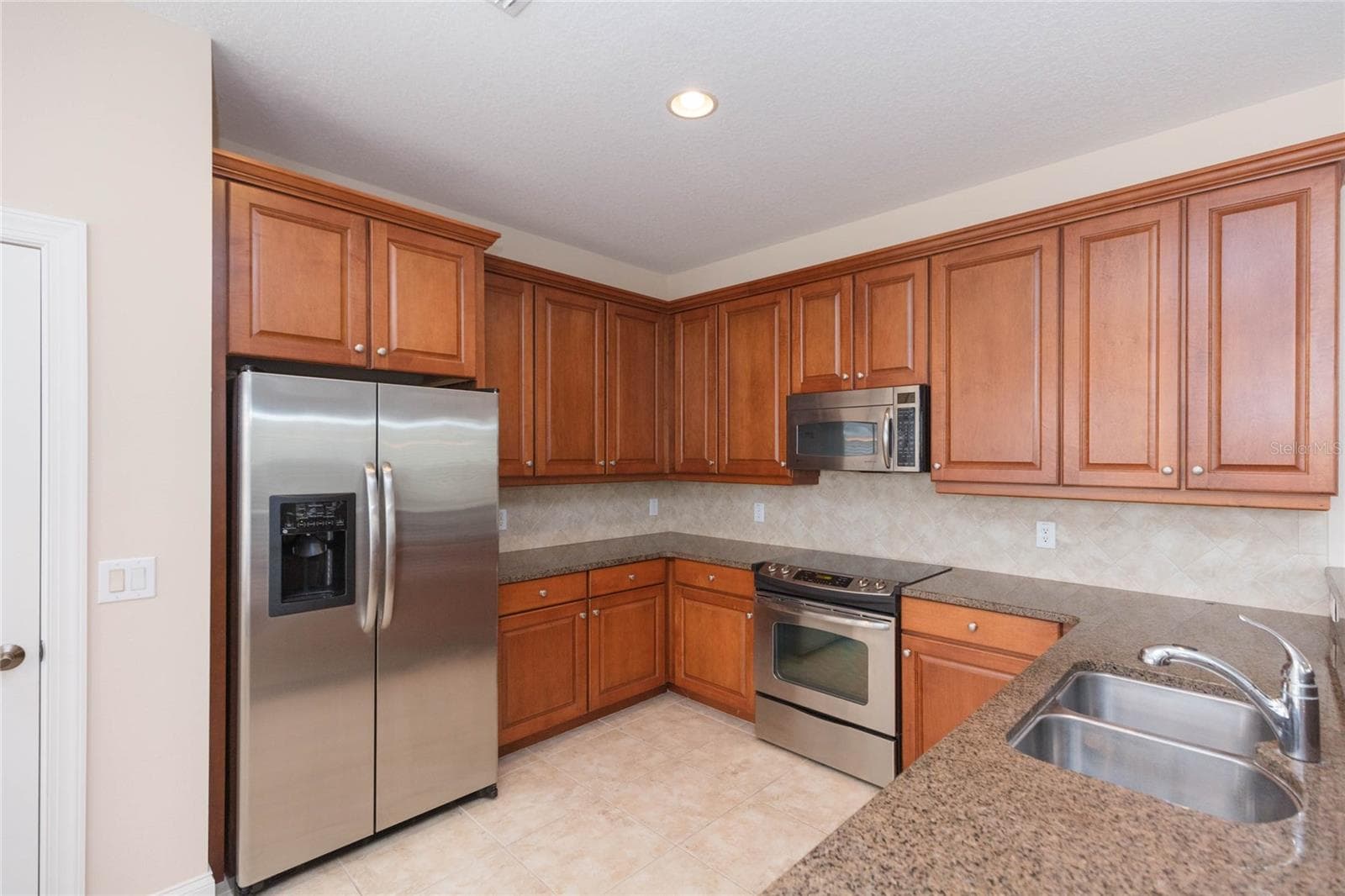Townhouse at 320 IBISVIEW LN, APOLLO BEACH, photo 14 of 51