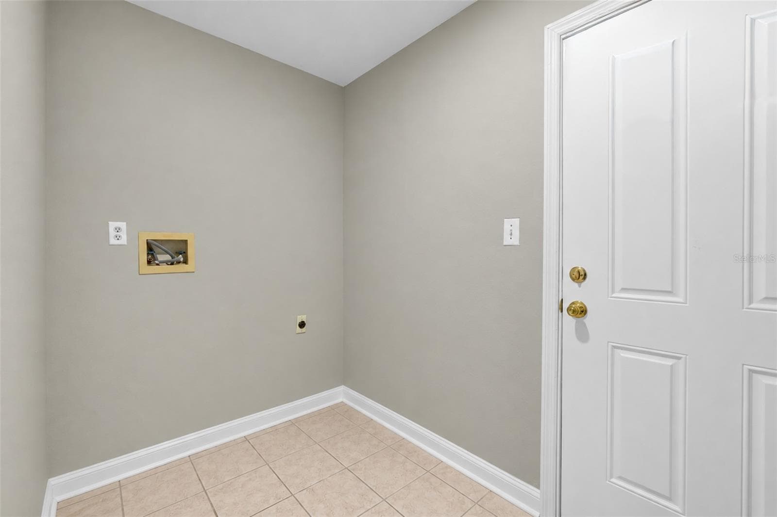 Single Family Residence at 19 E MORNINGVIEW DR, EUSTIS, photo 15 of 29