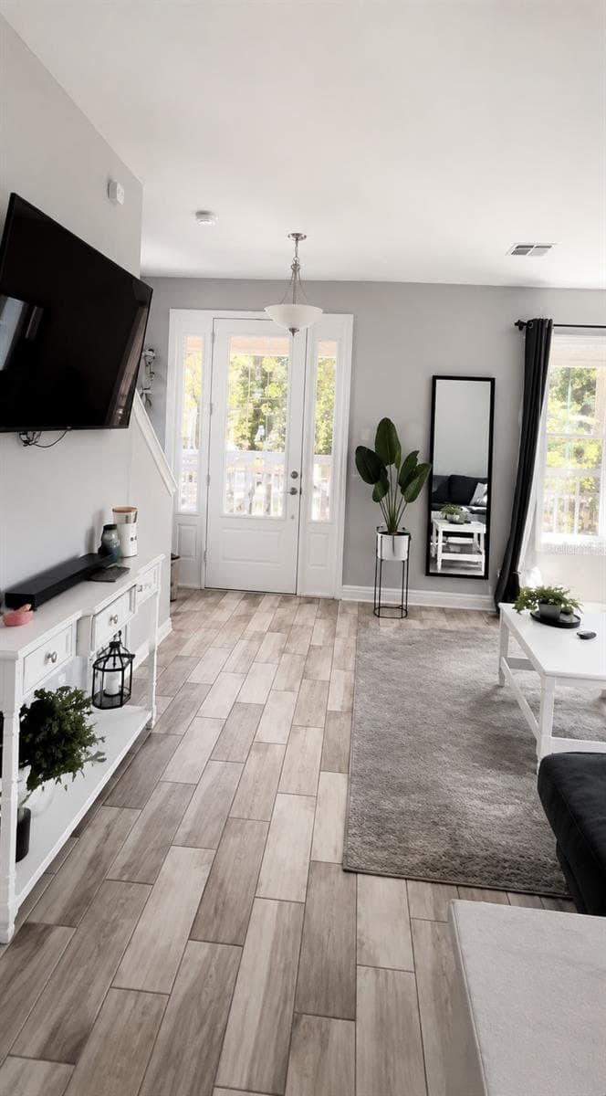 High ceilings, open plan, and bathed in sunshine. - 3006 N MORGAN ST, TAMPA