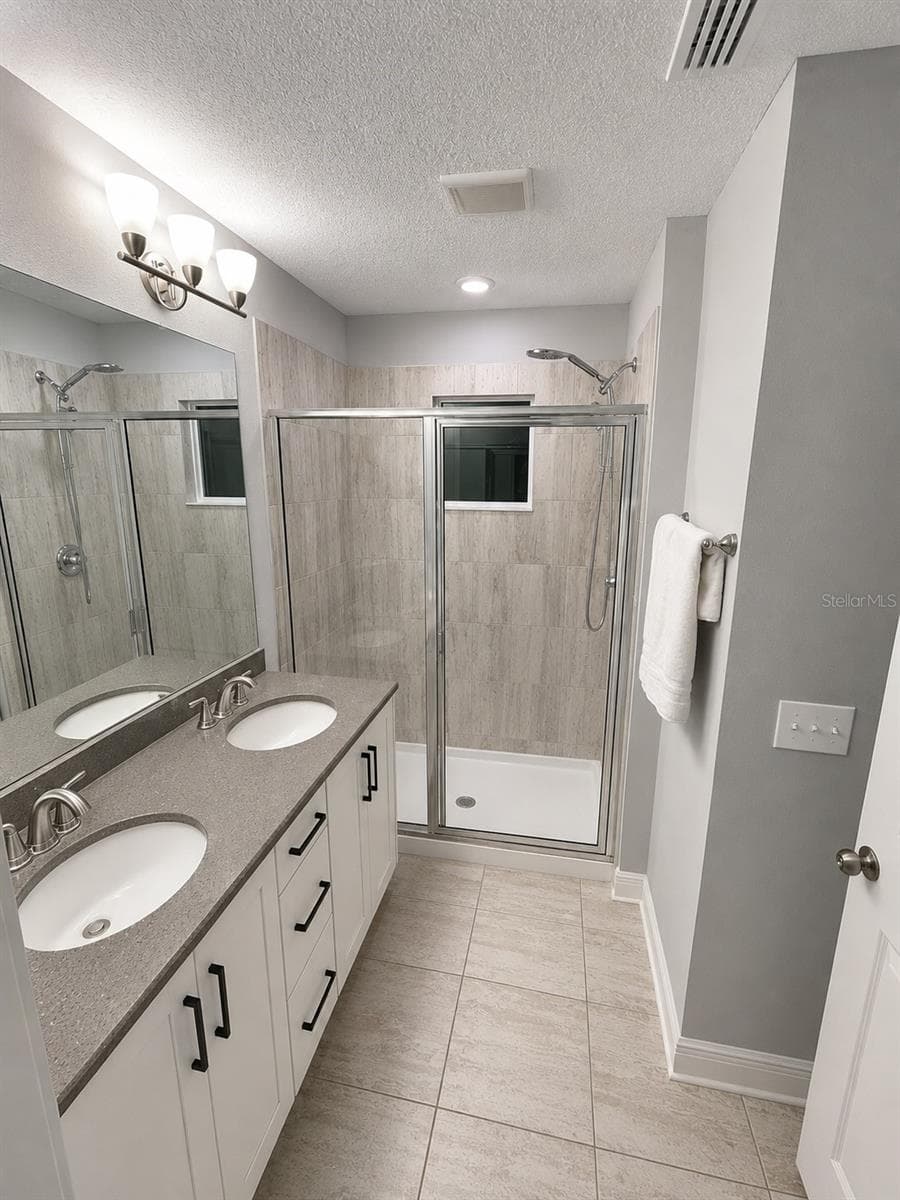 Principle Bath - 3006 N MORGAN ST, TAMPA