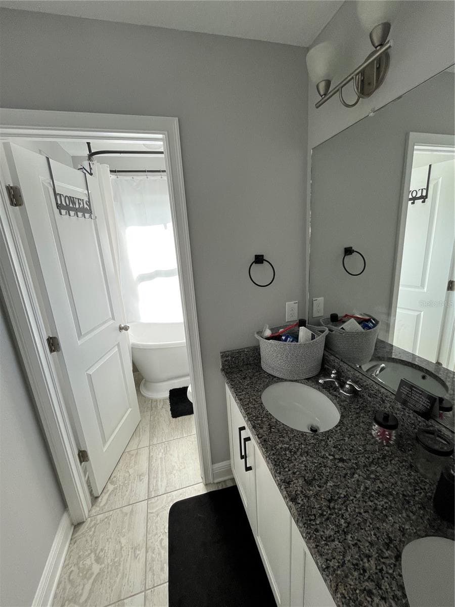 Jack and Jill Family Bath - 3006 N MORGAN ST, TAMPA